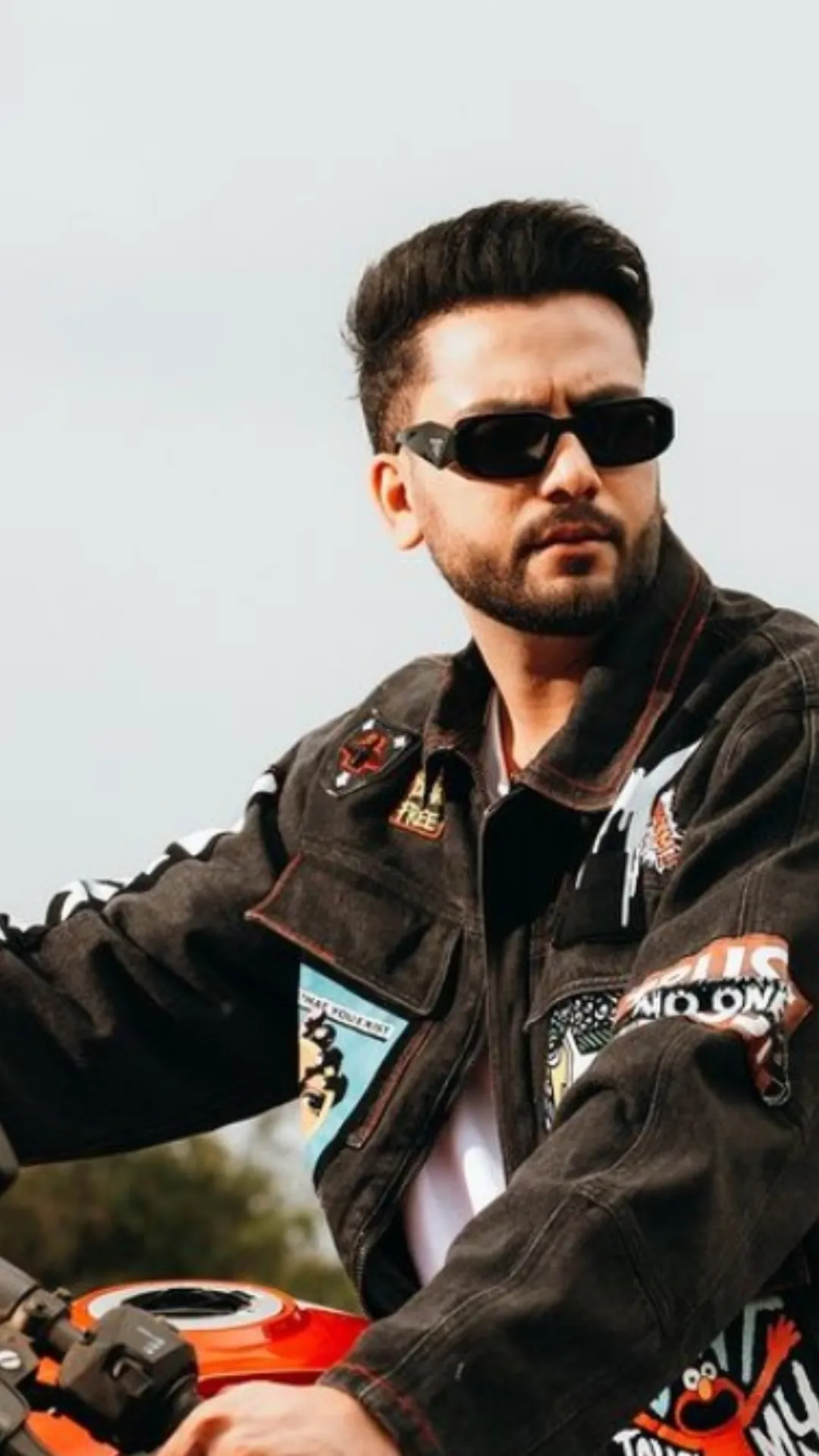 एल्विश यादव ने चुम दरांग पर किए भद्दे कमेंट, वीडियो देख फैंस हुए नराज 