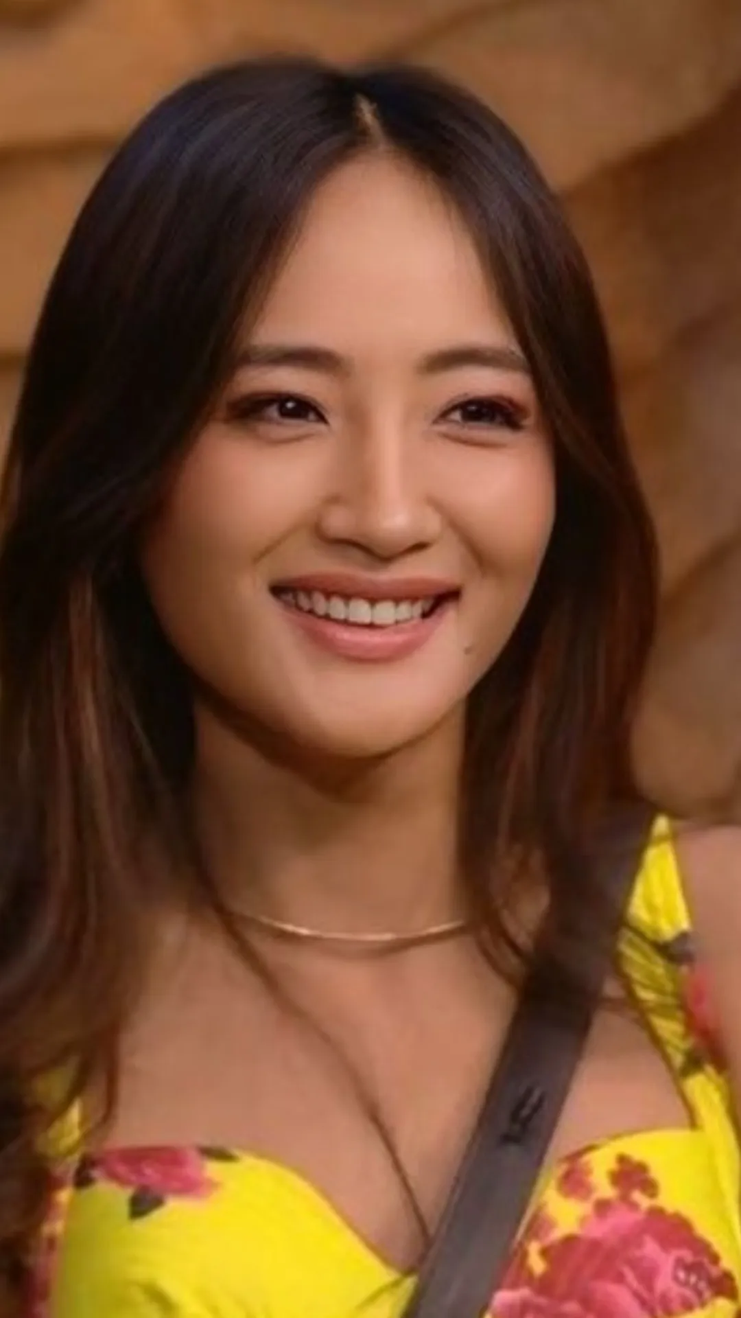 चुम दरांग ने मुंबई में खरीदा नया घर, खुशी से झूमे करण वीर मेहरा