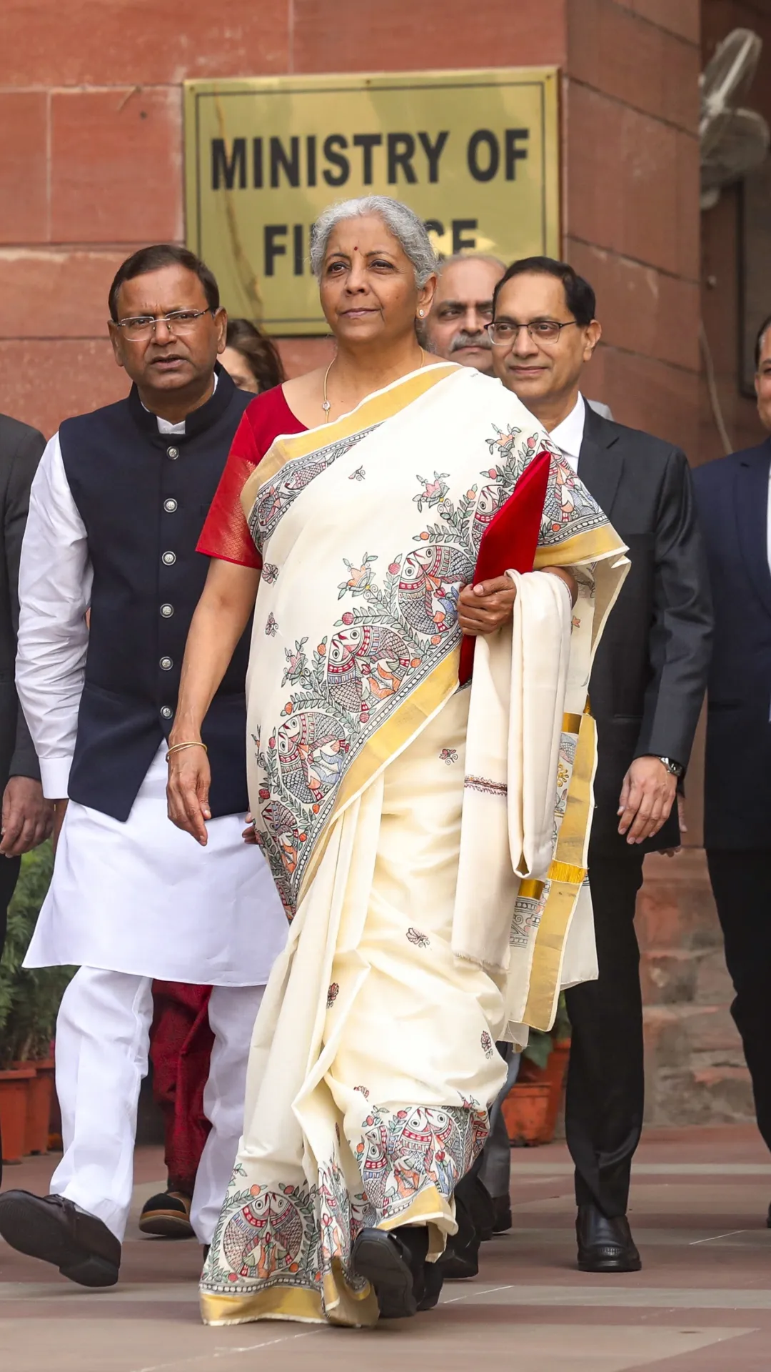 सबसे ज्यादा बार बजट पेश करने वाले वित्तमंत्री, निर्मला सीतारमण तीसरे नंबर पर