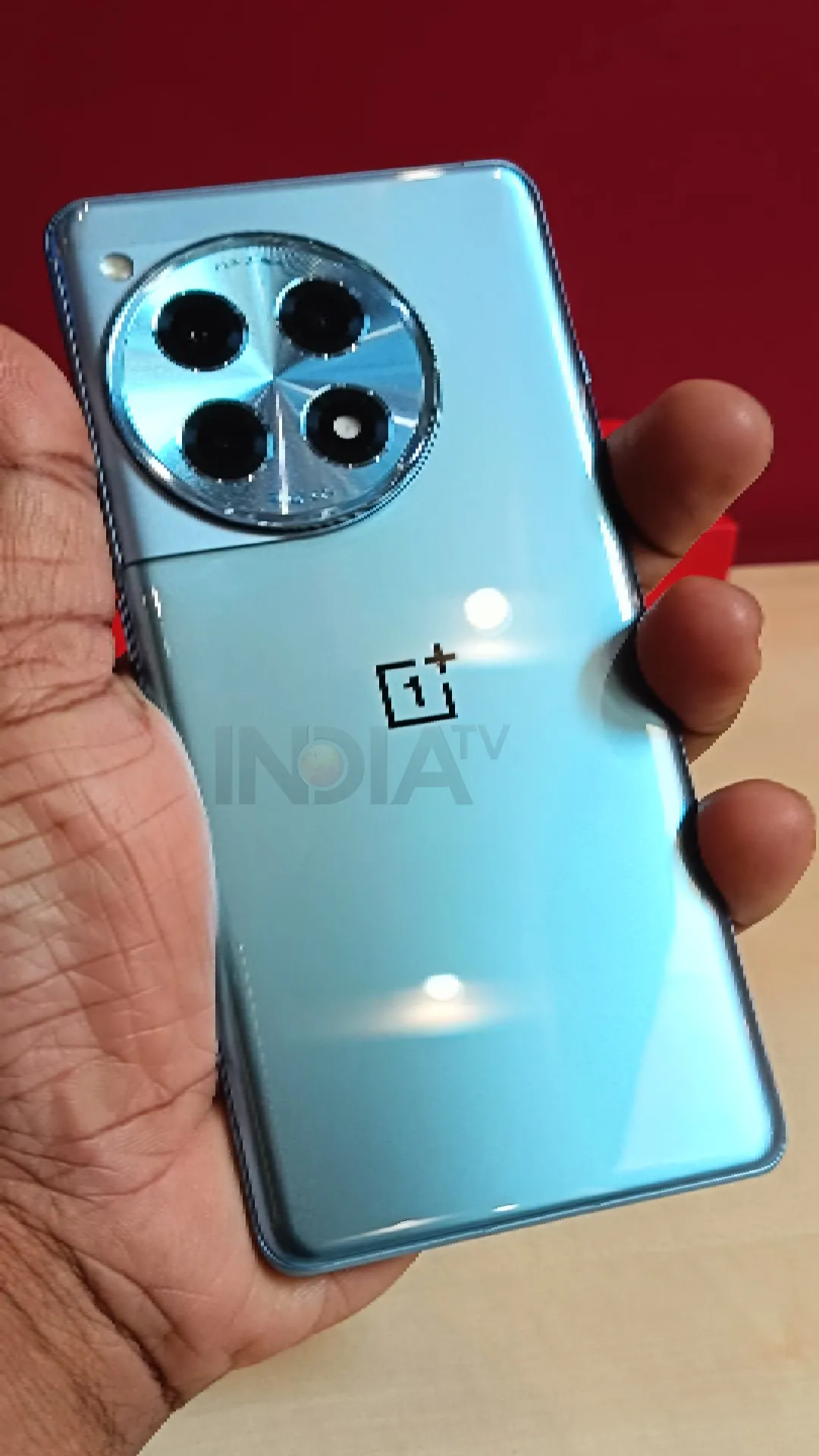 OnePlus 12R की औंधे मुंह गिरी कीमत, अब तक के सबसे कम प्राइस में खरीदने का मौका