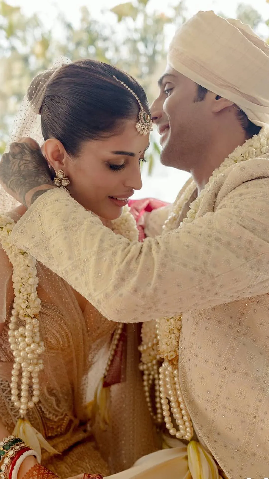 बेटे ने पिता राज बब्बर को नहीं दिया शादी का न्योता, मंगलसूत्र में जड़ाया मां का प्यार 
