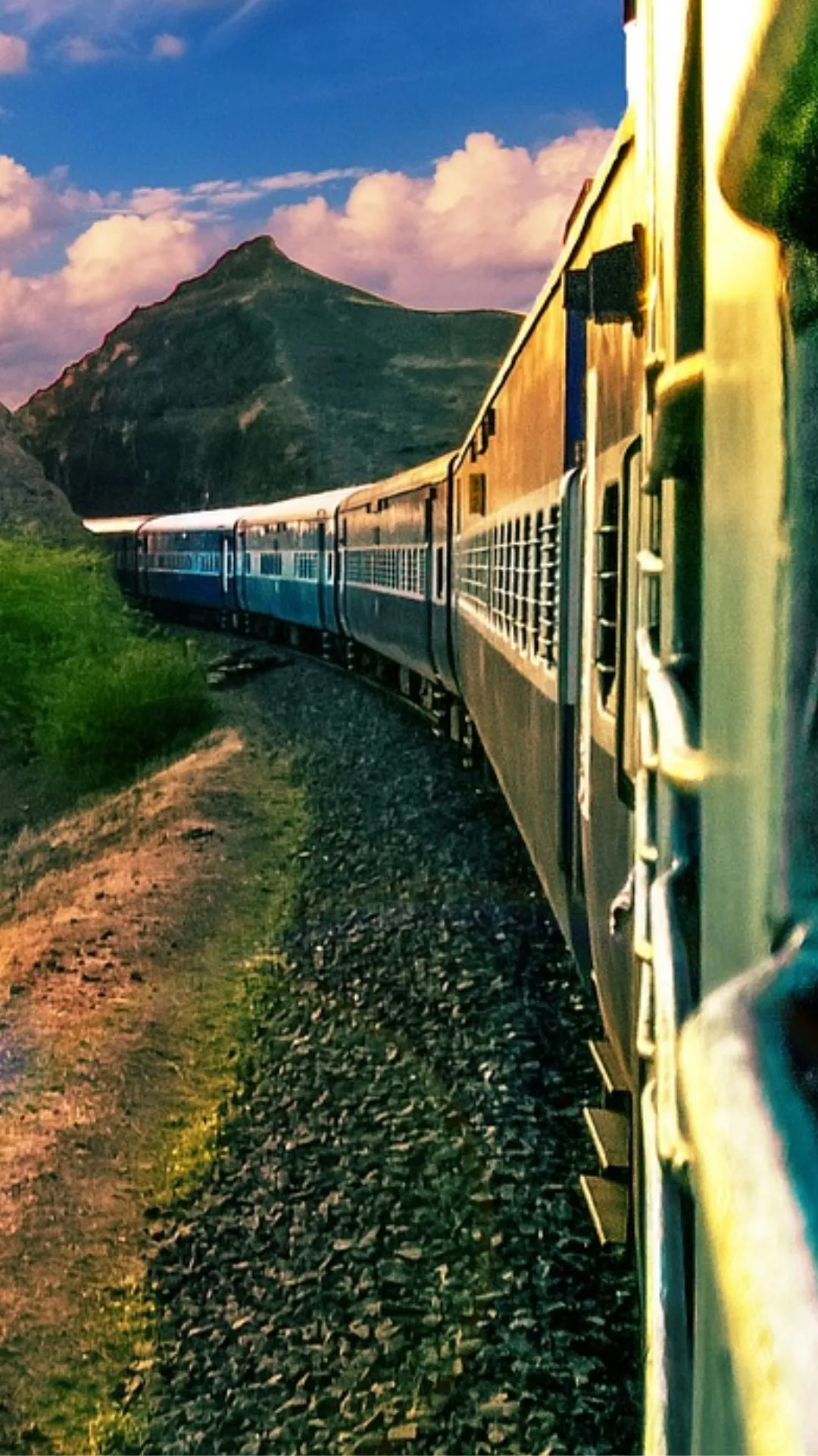 पूरी की पूरी Train ही बुक करनी हो तो कितने पैसे देने होंगे? जानें क्या हैं शर्तें