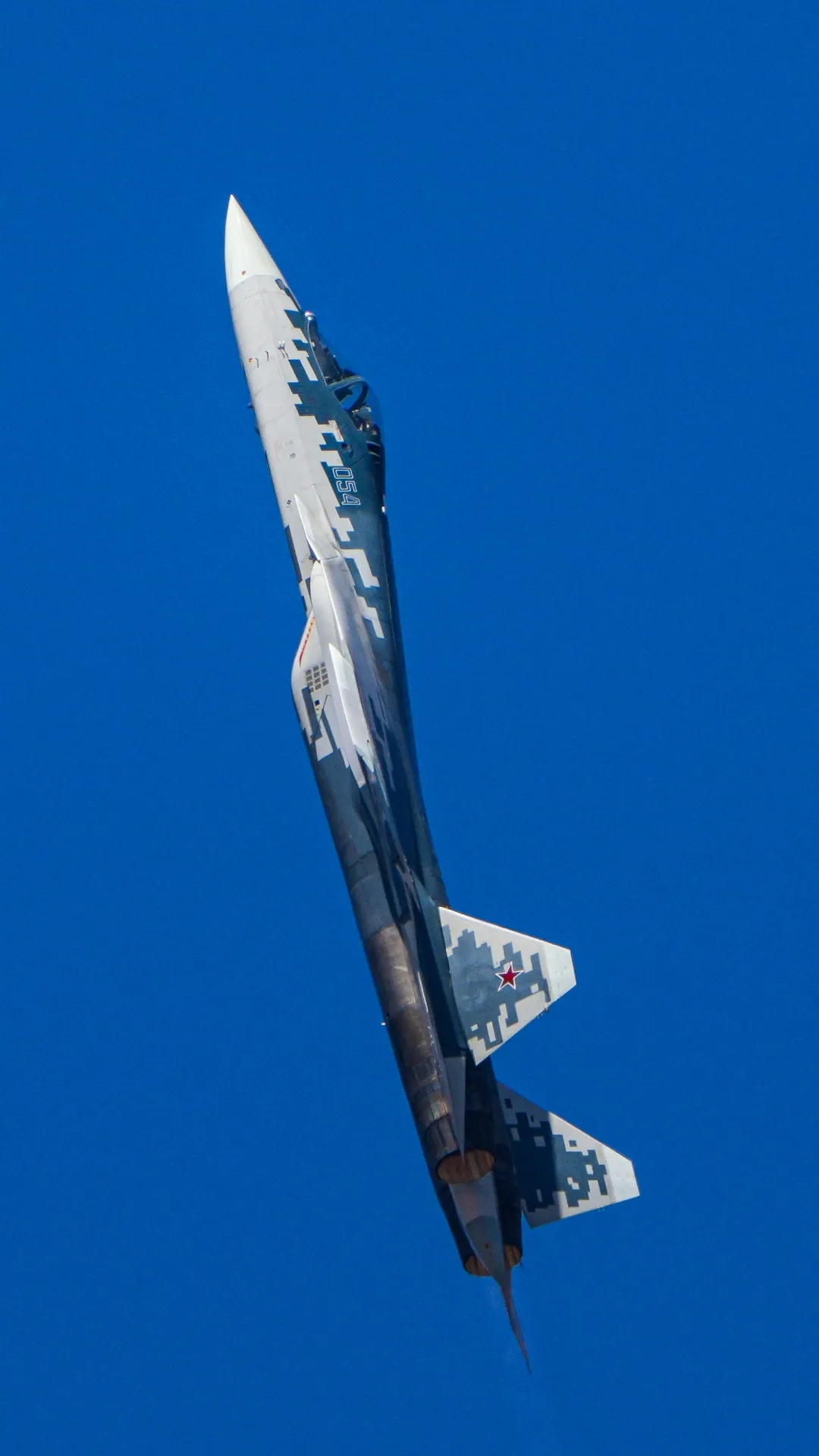 रूस का Su-57 लड़ाकू विमान कितना ताकतवर है? भारत को हुआ ऑफर