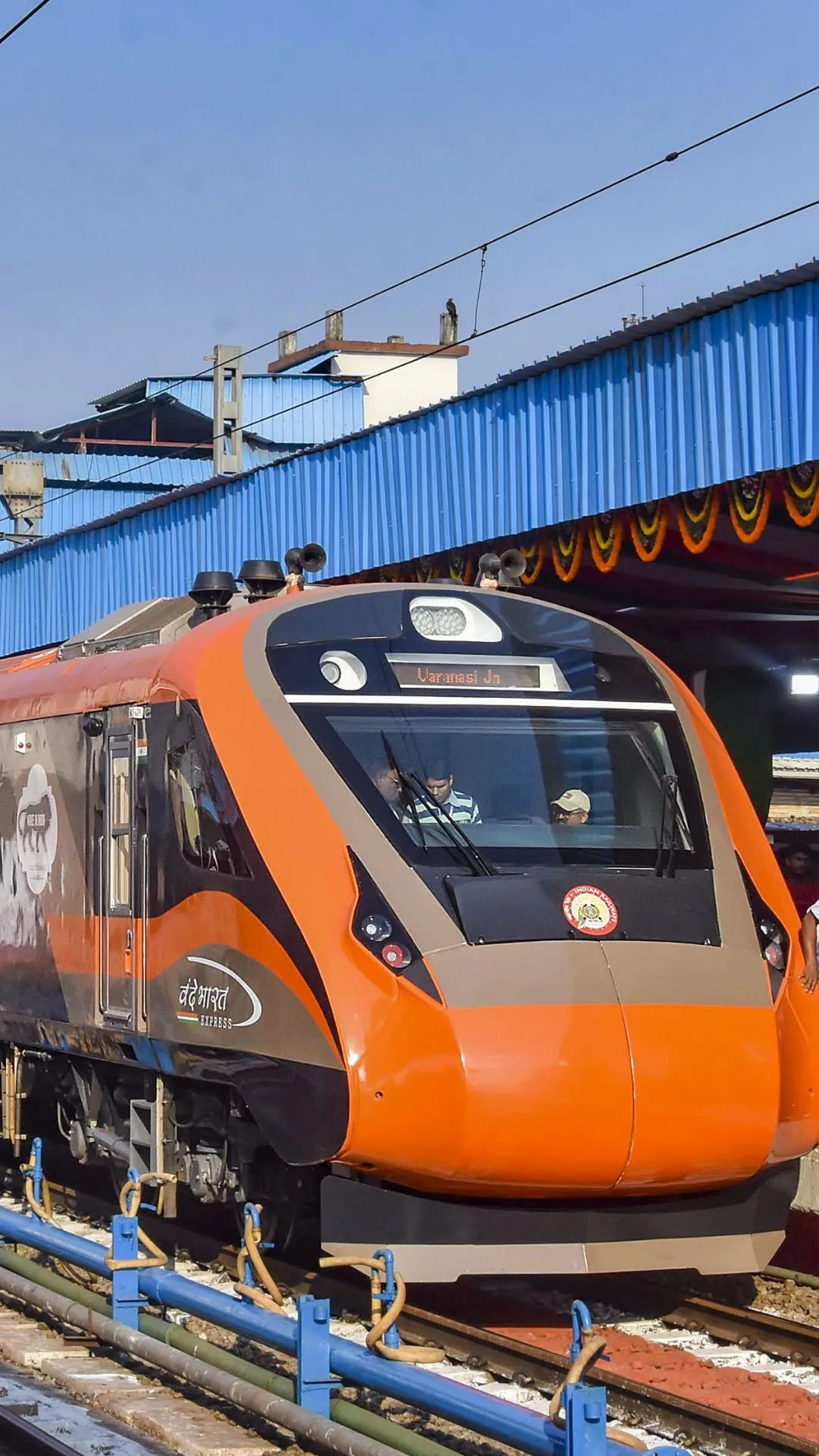 भारतीय रेलवे की एक दिन की कमाई कितनी है?