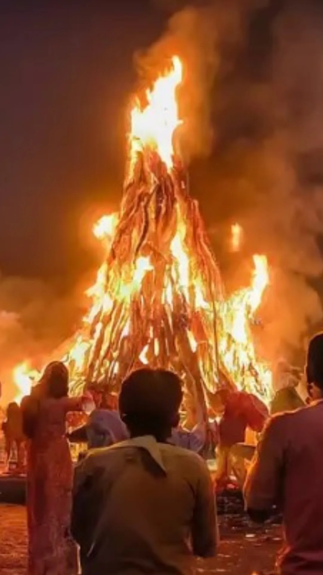 होलिका दहन की रात कर लें ये छोटा-सा काम, कारोबार में होने लगेगा मुनाफा