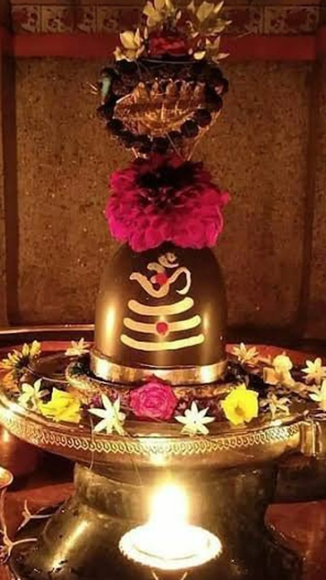 शिवलिंग पर पहले क्या चढ़ाया जाता है? जानें पूजा नियम