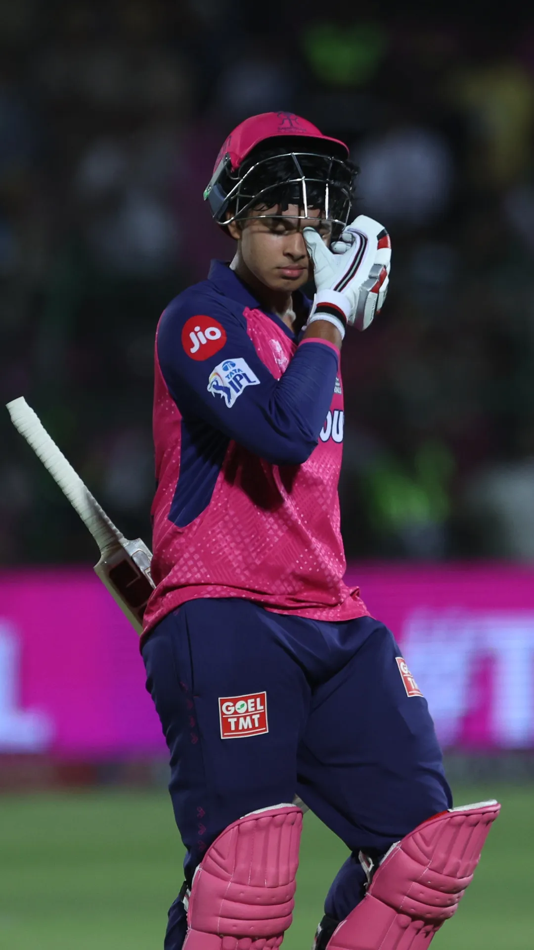 IPL करियर की पहली ही गेंद पर छक्का जड़ने वाले बल्लेबाज, 14 साल के वैभव सूर्यवंशी ने रचा इतिहास 