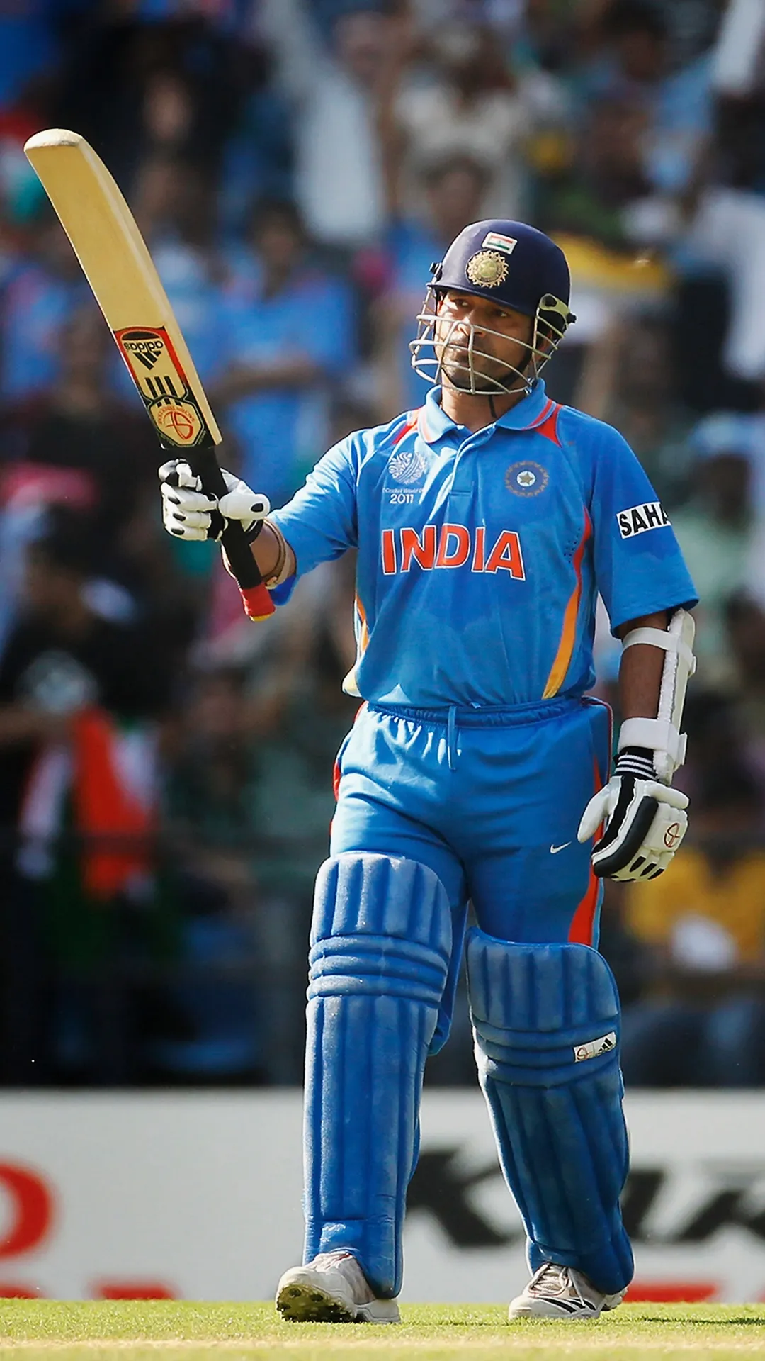 ODI और टेस्ट दोनों फॉर्मेट में दोहरे शतक जड़ने का कारनामा सिर्फ चुनिंदा बल्लबाजों ने ही किया है।