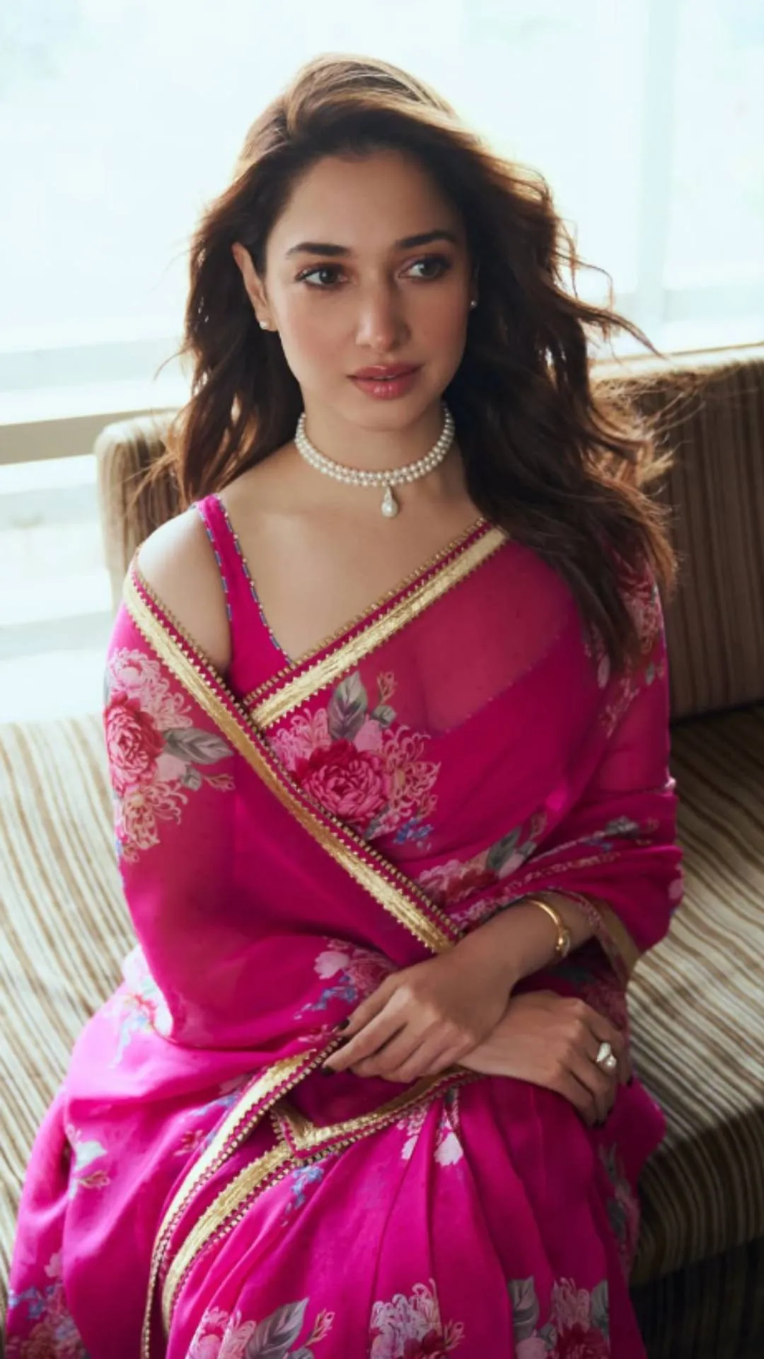 आप इतने गोरे क्यों हो? तमन्ना भाटिया से पूछा ऐसा सवाल की वायरल है वीडियो