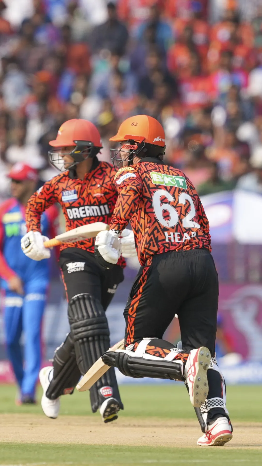 2024 के बाद से IPL में पावरप्ले में सबसे ज्यादा विकेट गंवाने वाली टीमें, SRH टॉप पर