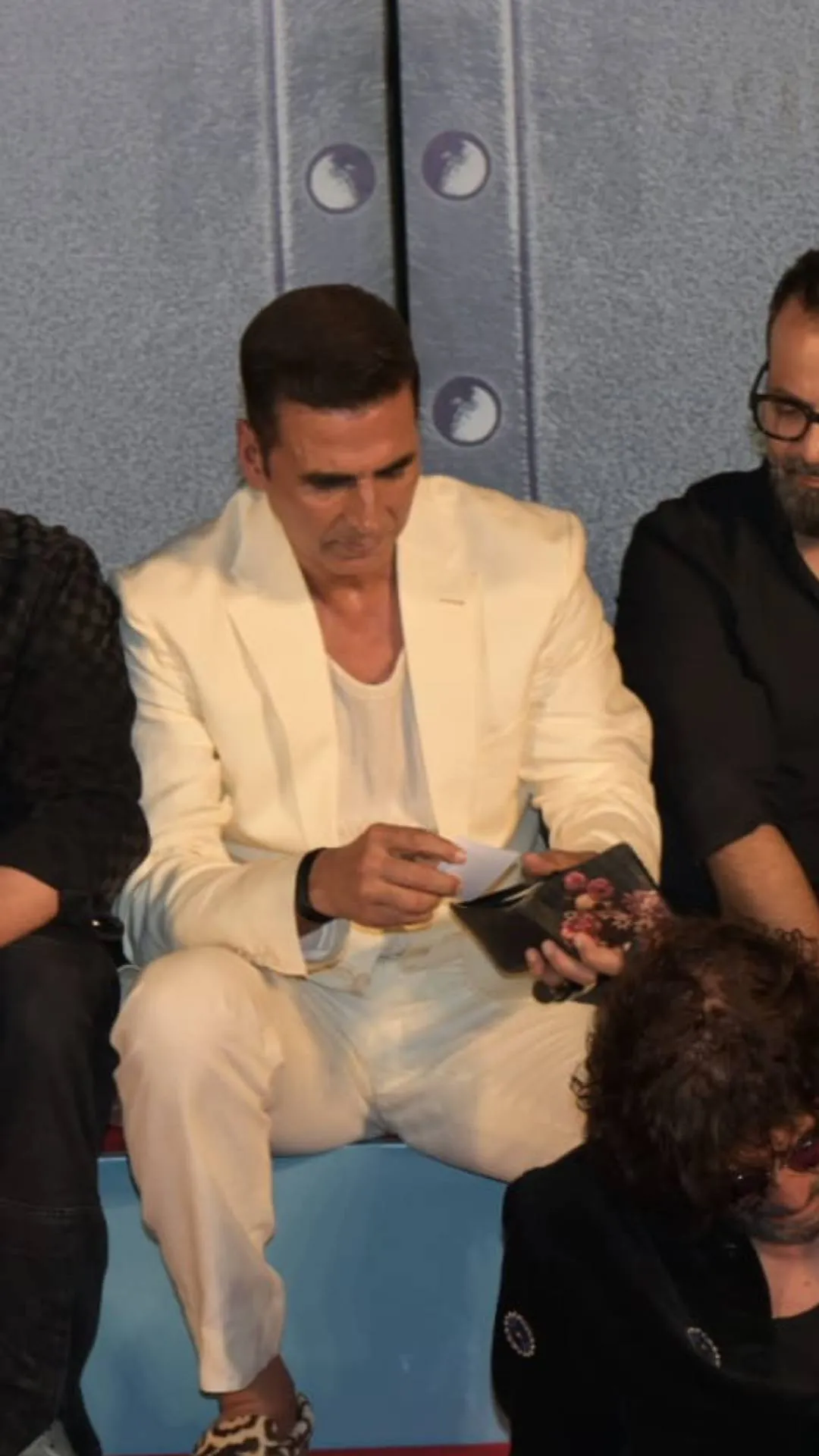 न बीवी न बच्चे और न मां-बाप, पर्स में इस शख्स की फोटो लेकर घूमते हैं अक्षय कुमार