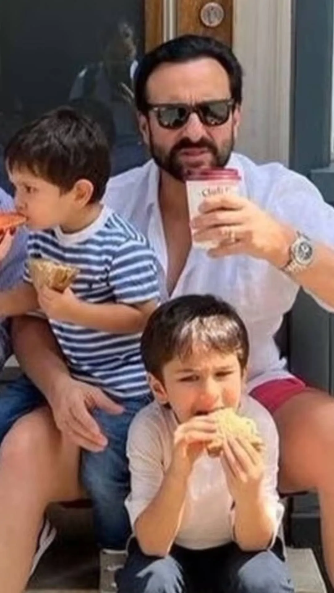 सैफ अली खान ने जब बेटे को दिखाई अपनी 700 करोड़ बजट वाली फिल्म, खराब हुआ तैमूर का मूड, बोलना पड़ा SORRY