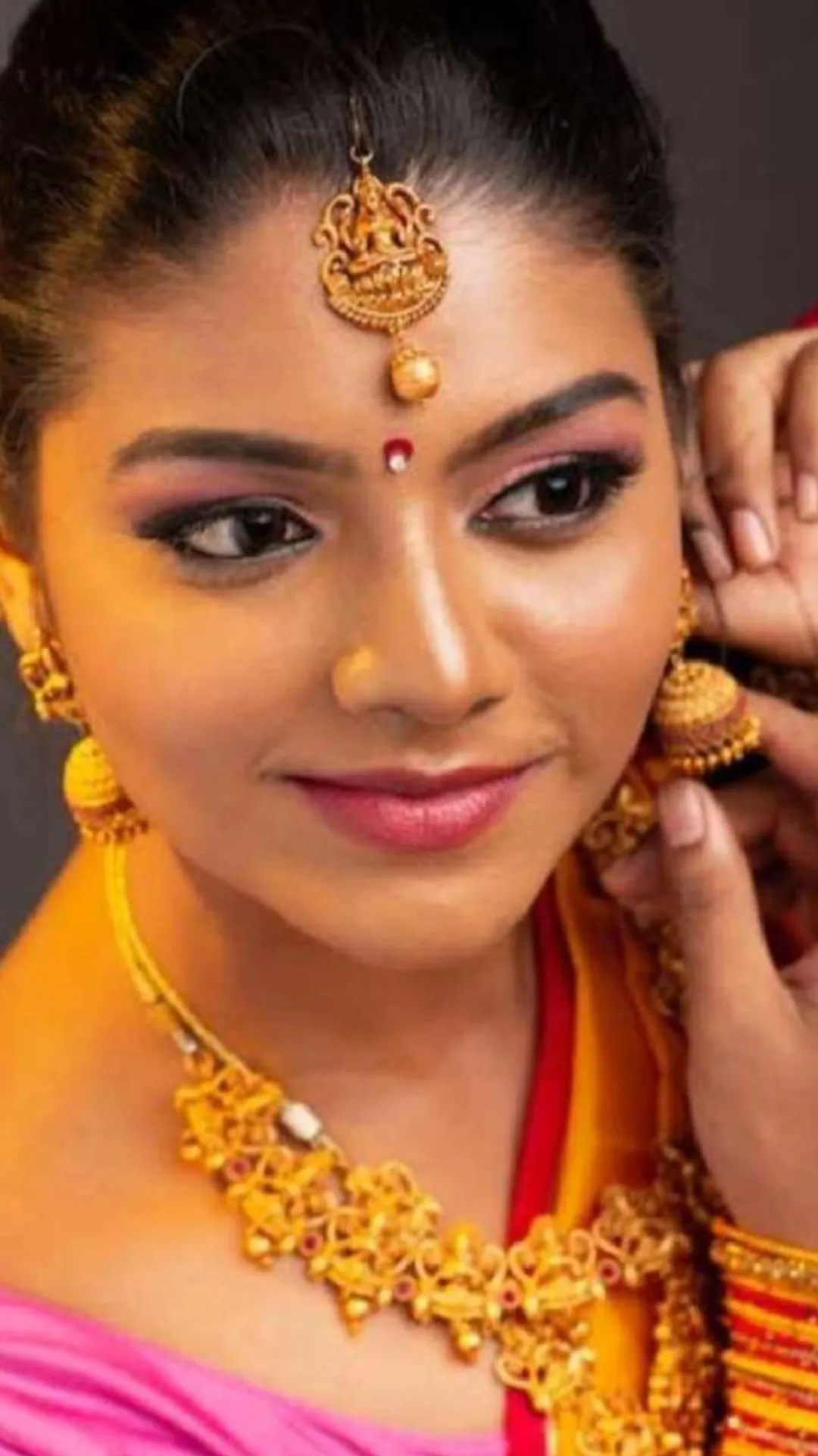 सपने में सोना पहनने का क्या मतलब होता है? यहां जानें