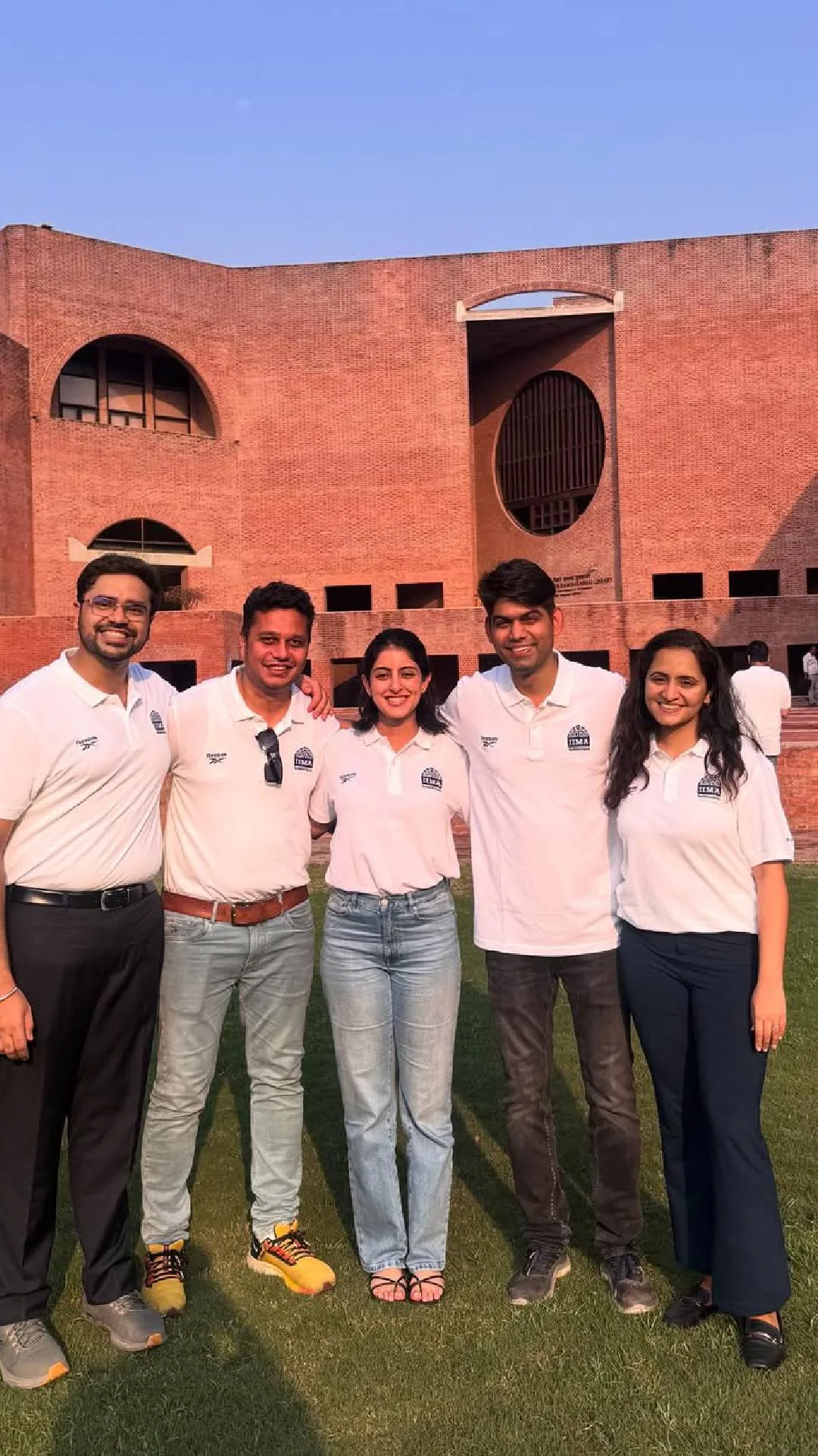 कैसा है IIM अहमदाबाद में माहौल, अमिताभ बच्चन की नातिन ने दिखाई कोने-कोने की झलक