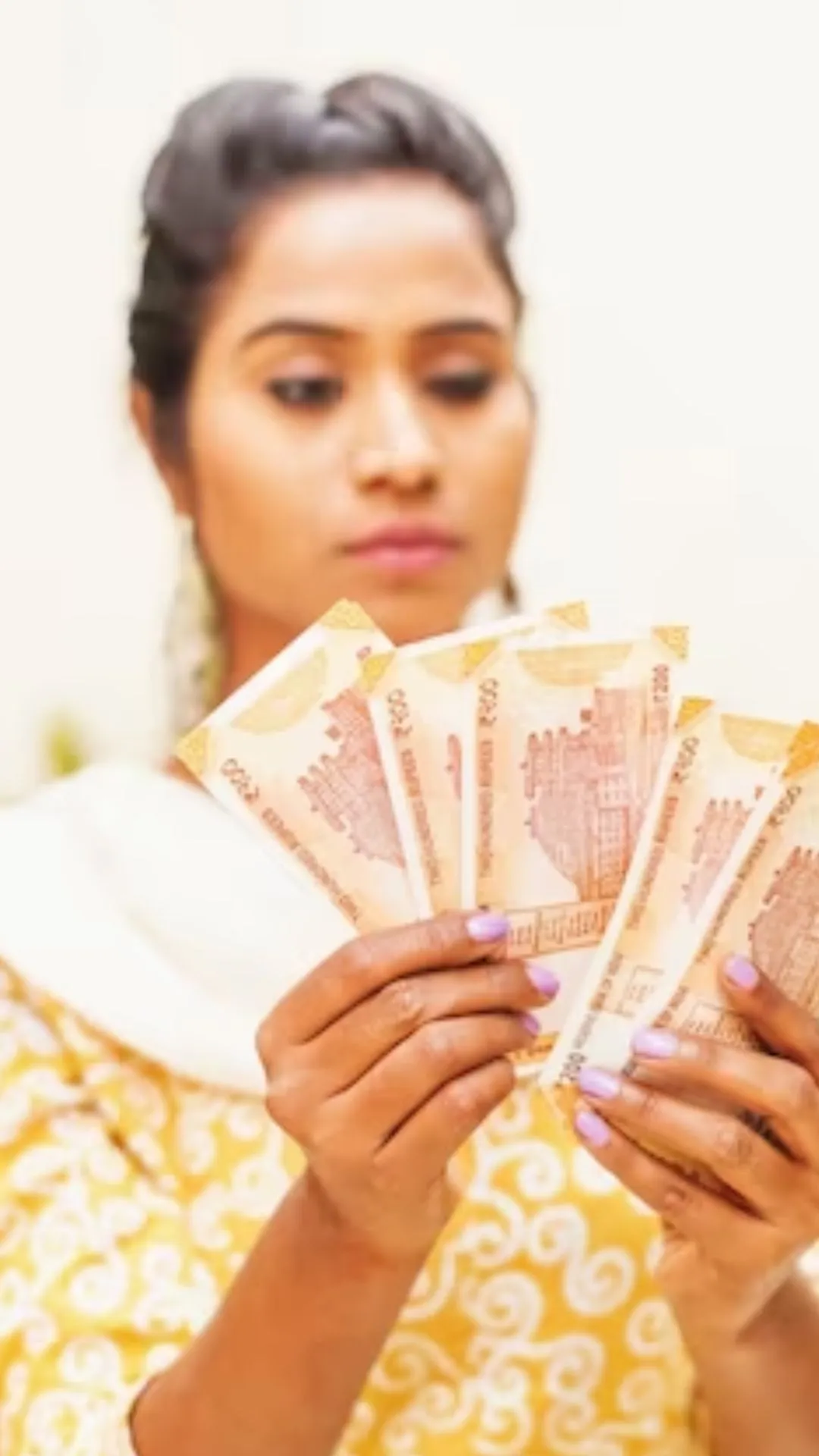 Post Office की इस स्कीम में 2 साल के लिए महिलाएं एकमुश्त ₹2,00,000 जमा करेंगी तो कितना मिलेगा रिटर्न?