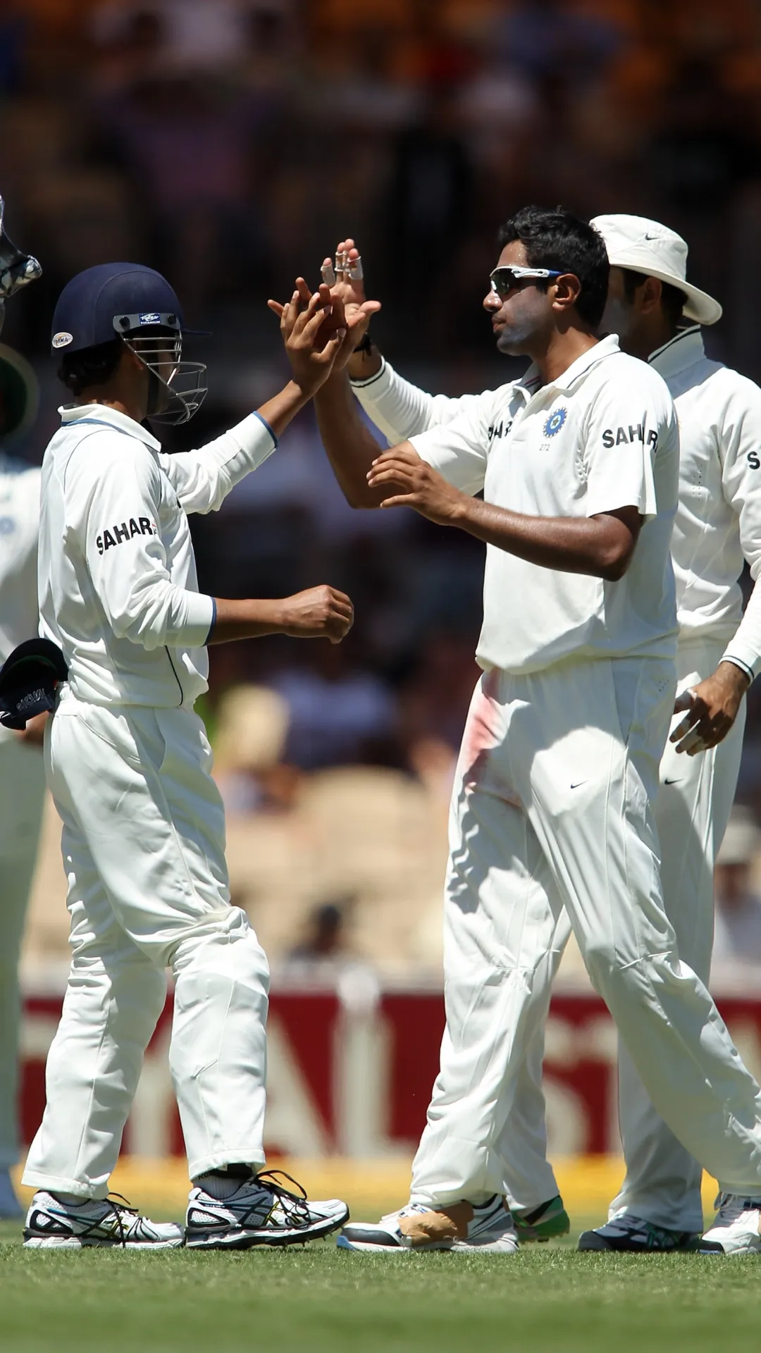 टेस्ट में सबसे तेज 300 विकेट लेने वाले गेंदबाज, पहले नंबर भारतीय स्पिनर