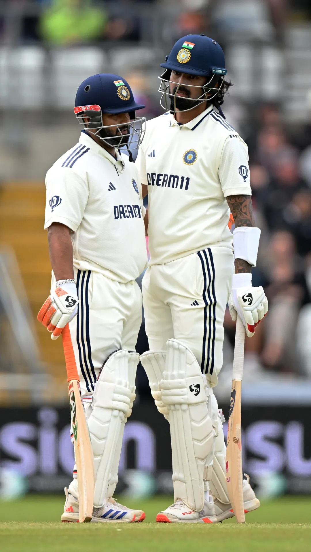 टेस्ट मैच की दोनों पारियों में शतक जड़ने वाले भारतीय बल्लेबाज, ऋषभ पंत ने रचा नया इतिहास 