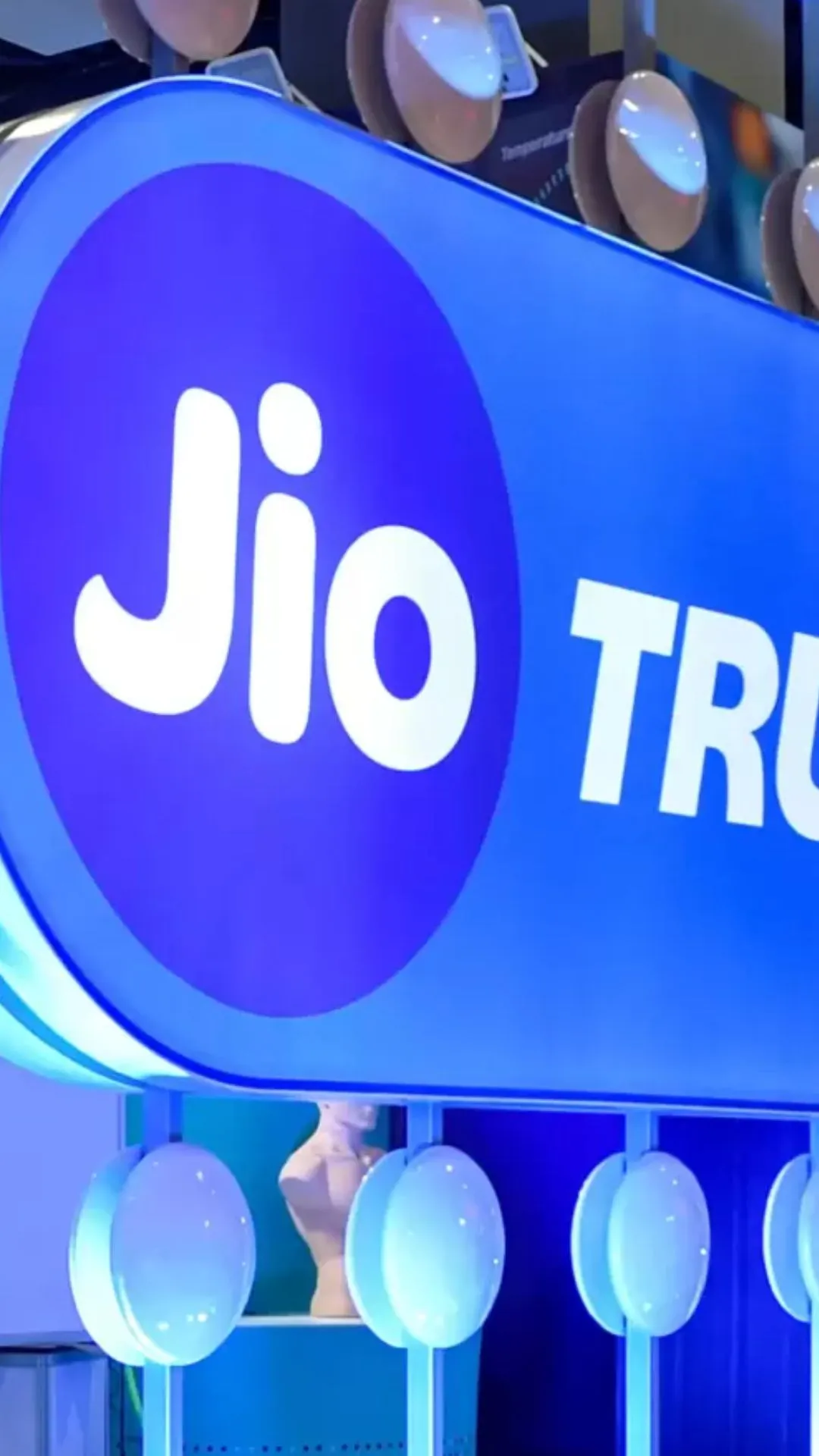Jio यूजर्स की हो गई मौज, 11 रुपये में मिलेगा अनलिमिटेड डेटा 
