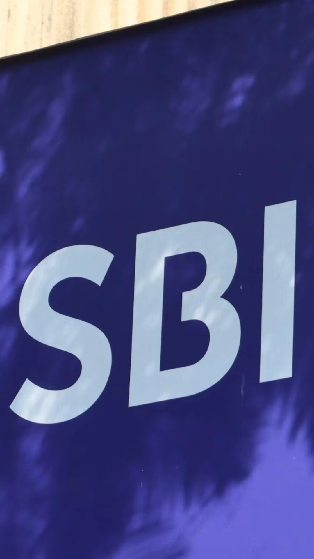SBI एटीएम से डेबिट कार्ड के बिना निकालें कैश, जानें आसान तरीका