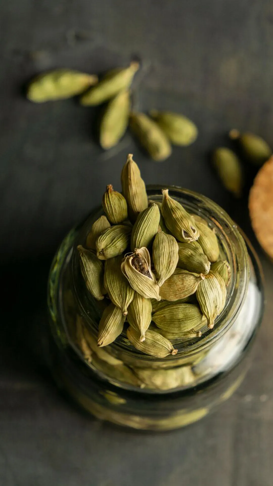 किचन में रखी हरी इलायची शरीर के किस अंग के लिए फायदेमंद?