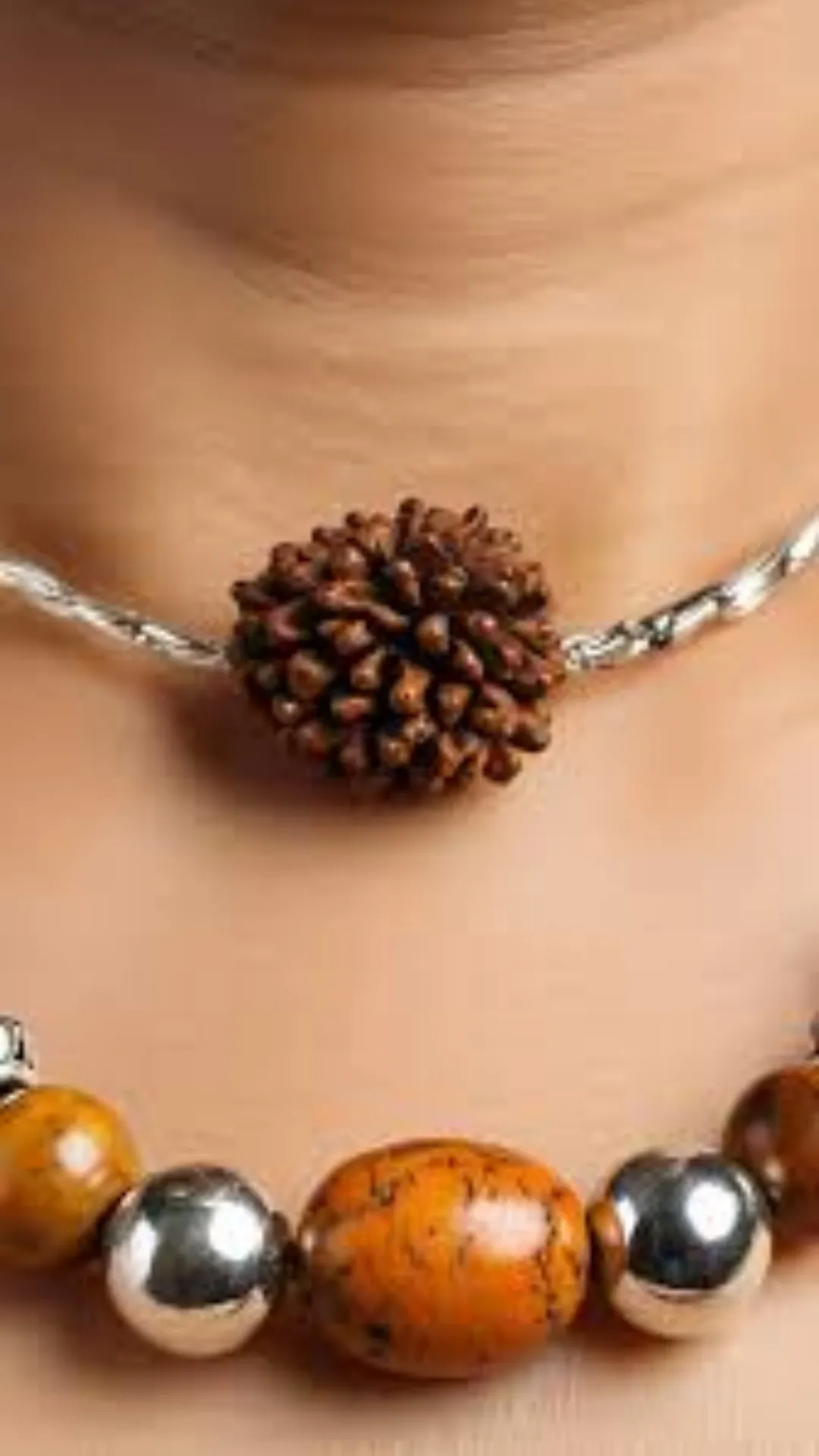 Rudraksh Se Jude Niyam: इस तरह का रुद्राक्ष कभी न पहनें, लाभ की जगह हो जाएगी हानि