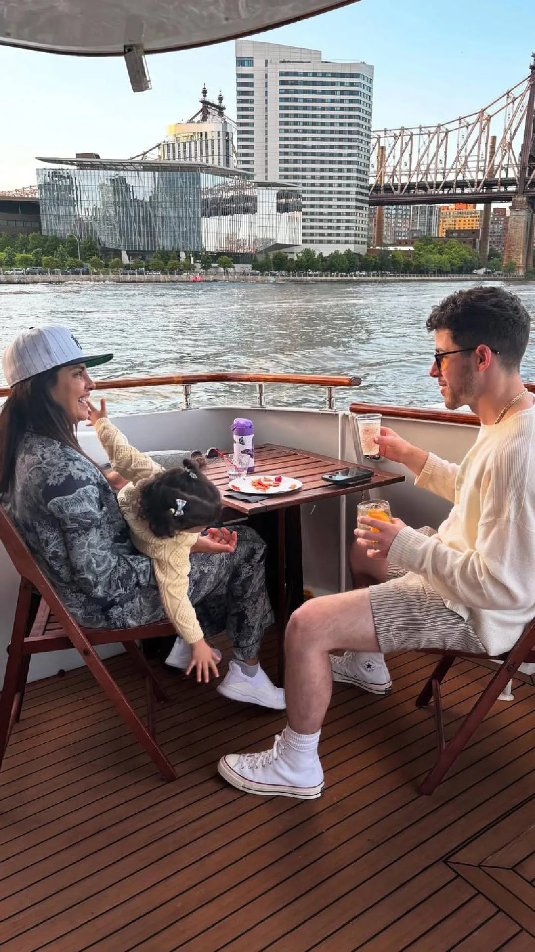 सेरोगेसी से पैदा हुए ये स्टारकिड्स, किसी के पास हैं सिर्फ पापा तो कोई मां की गोद में हो रहा बड़ा