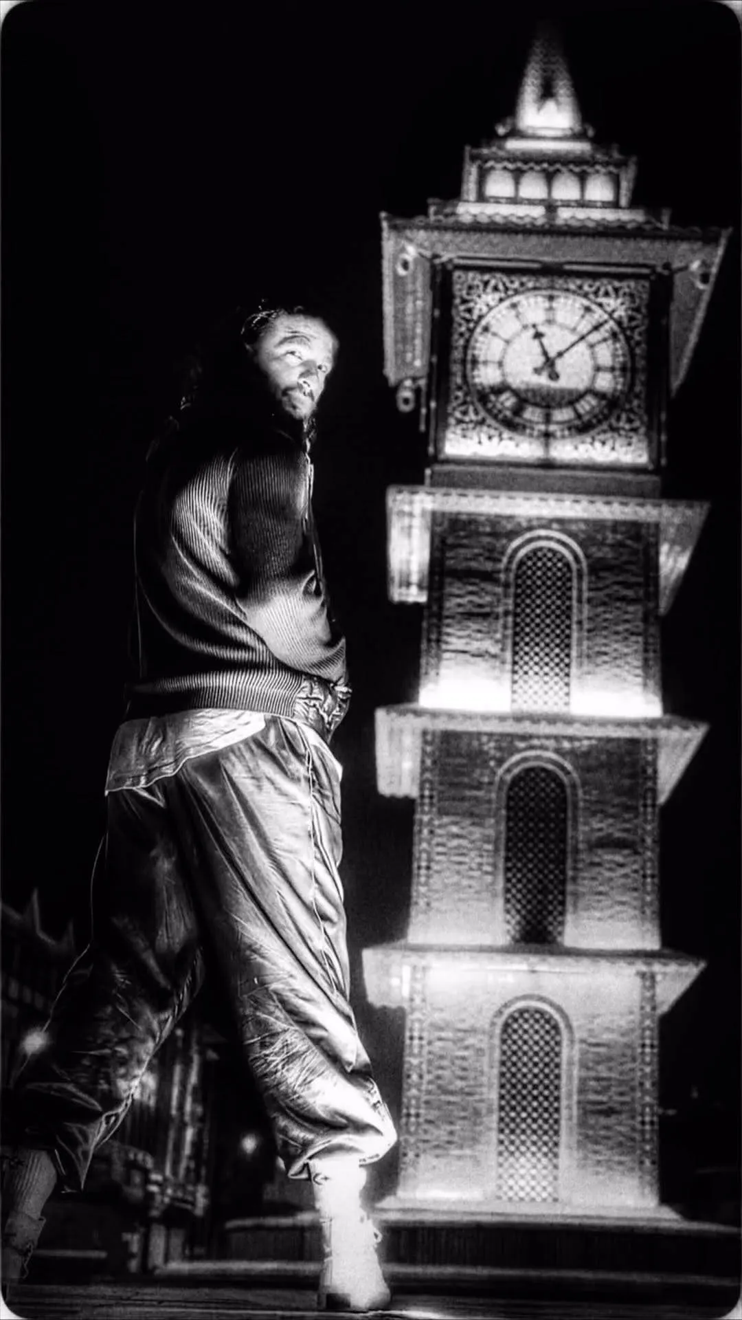 49 साल की हसीना से 4 साल पहले हो गया था ब्रेकअप, अब एक्ट्रेस को बेशकीमती हीरा देना चाहता है Ex, यहां अटकी बात