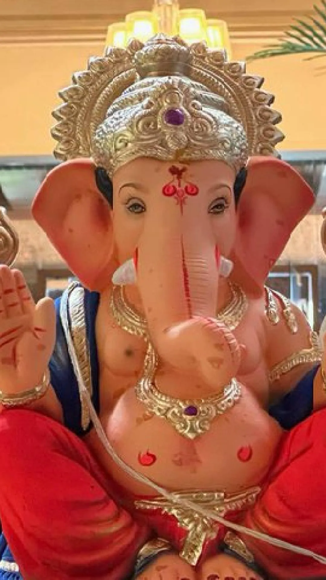 बॉलीवुड के ये सितारे जोरों-शोरों से मनाते हैं गणेश चतुर्थी, गाजे-बाजे के साथ करते हैं बप्पा का स्वागत