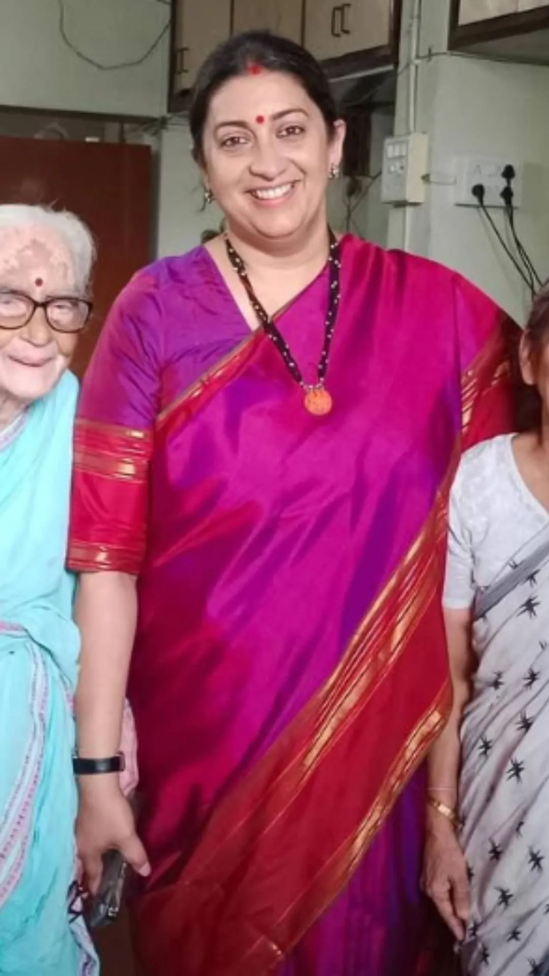 एक्टिंग छोड़ी, राजनीति में आईं और बनीं केंद्रीय मंत्री, अब फिर से सबसे मंहगी एक्ट्रेस