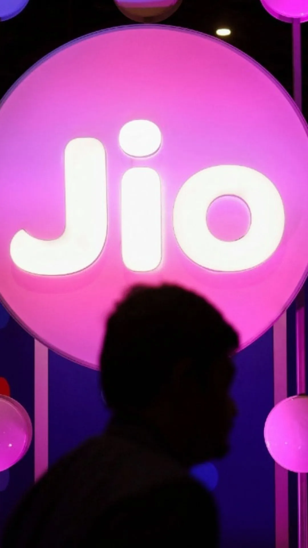 Jio का धांसू फैमिली प्लान, 1 रिचार्ज में चलेंगे 4 सिम