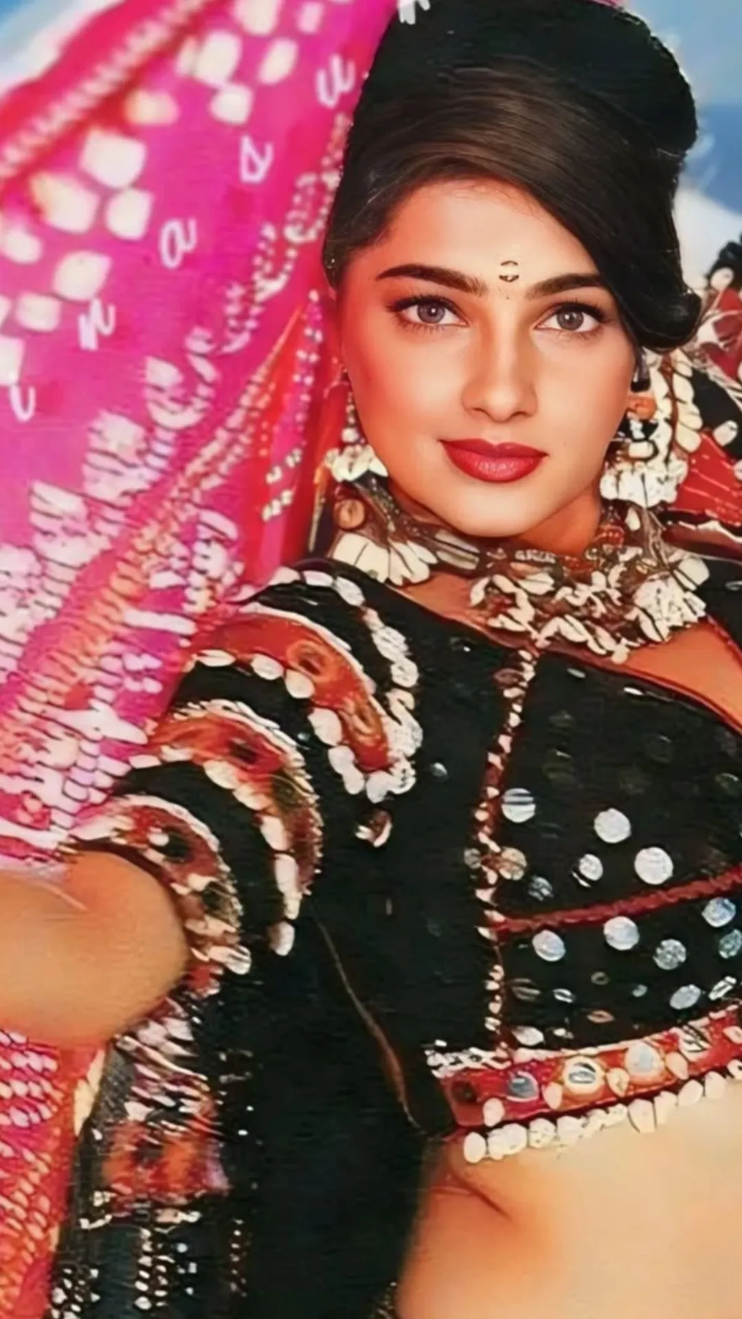 90 के दशक की वो एक्ट्रेस, जिसने सुपरस्टार्स संग दी हिट, आज मोह माया छोड़ बनीं सन्यासी