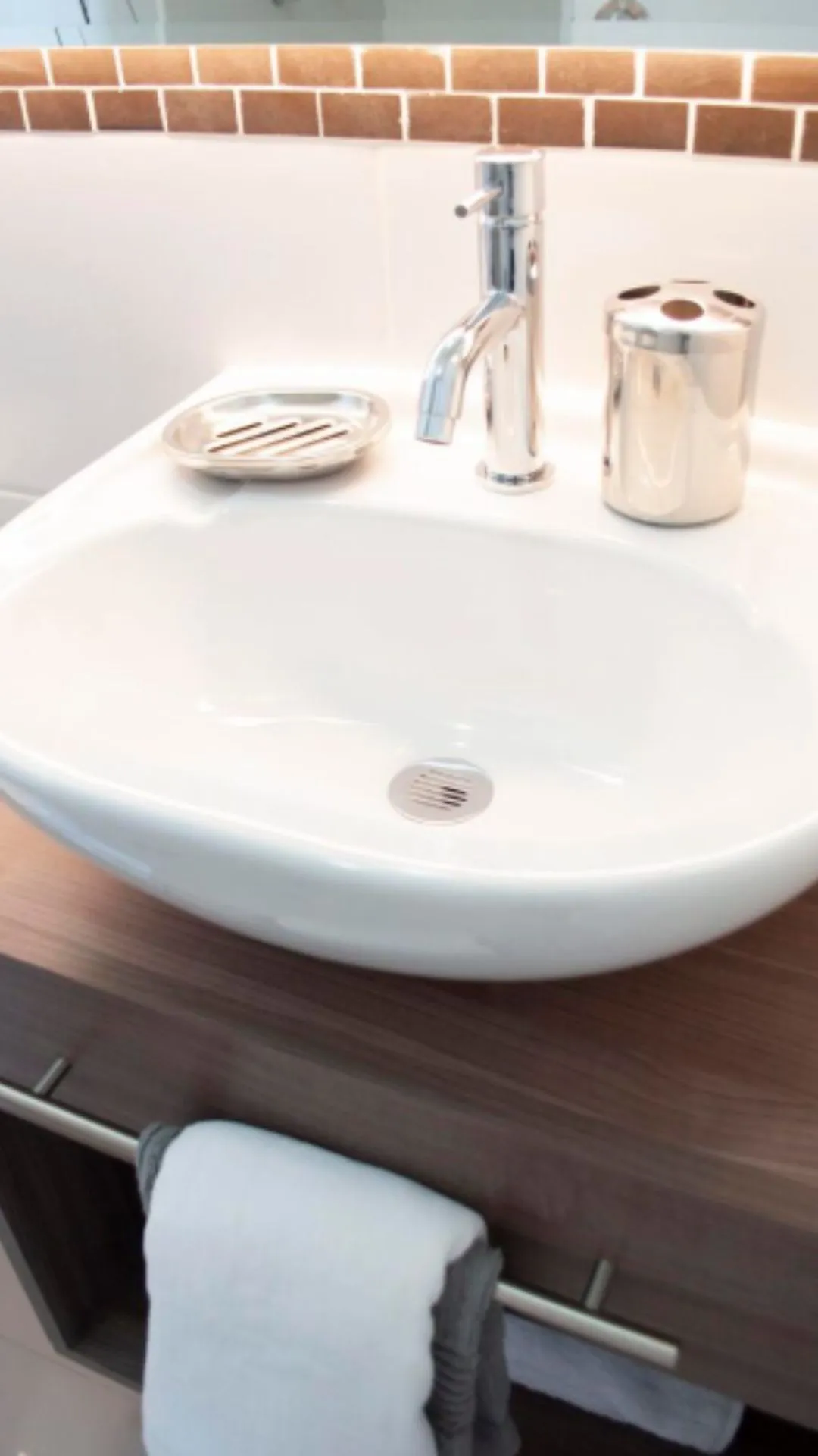 वॉश बेसिन सफेद रंग के ही क्यों होते हैं, दिमाग घुमा देगी इसकी वजह