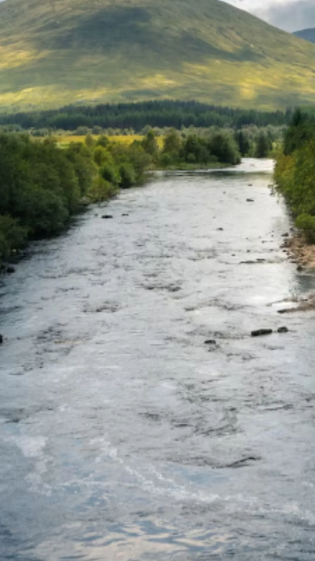 यूपी-बिहार में बहने वाली इस नदी का पानी छूने से डरते क्यों हैं लोग? 