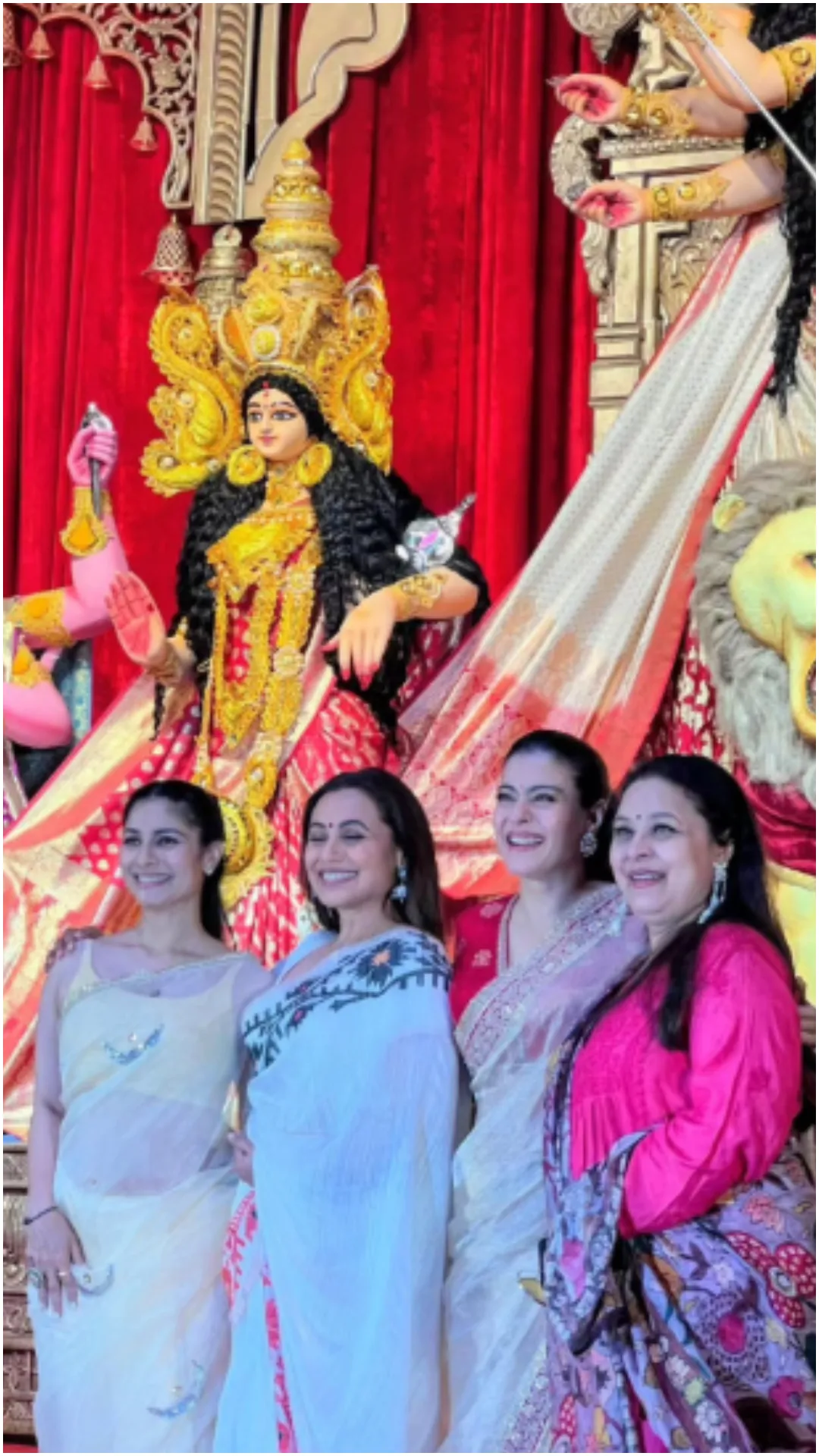 दुर्गा पूजा में चला बॉलीवुड की बंगाली बालाओं का जादू