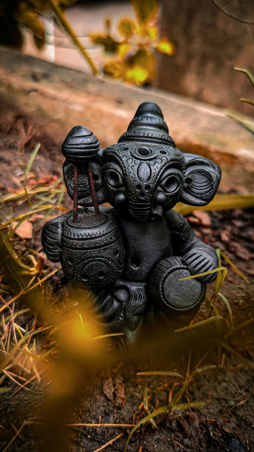 Vastu Tips: घर के पूजा स्थल में न रखें ये 3 मूर्तियां, तरस जाएंगे सुख-शांति के लिए