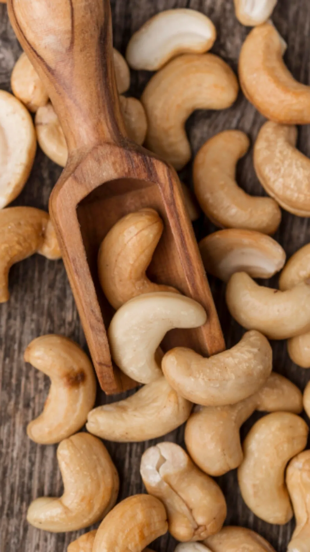 काजू में कौन-कौन से विटामिन पाए जाते हैं?