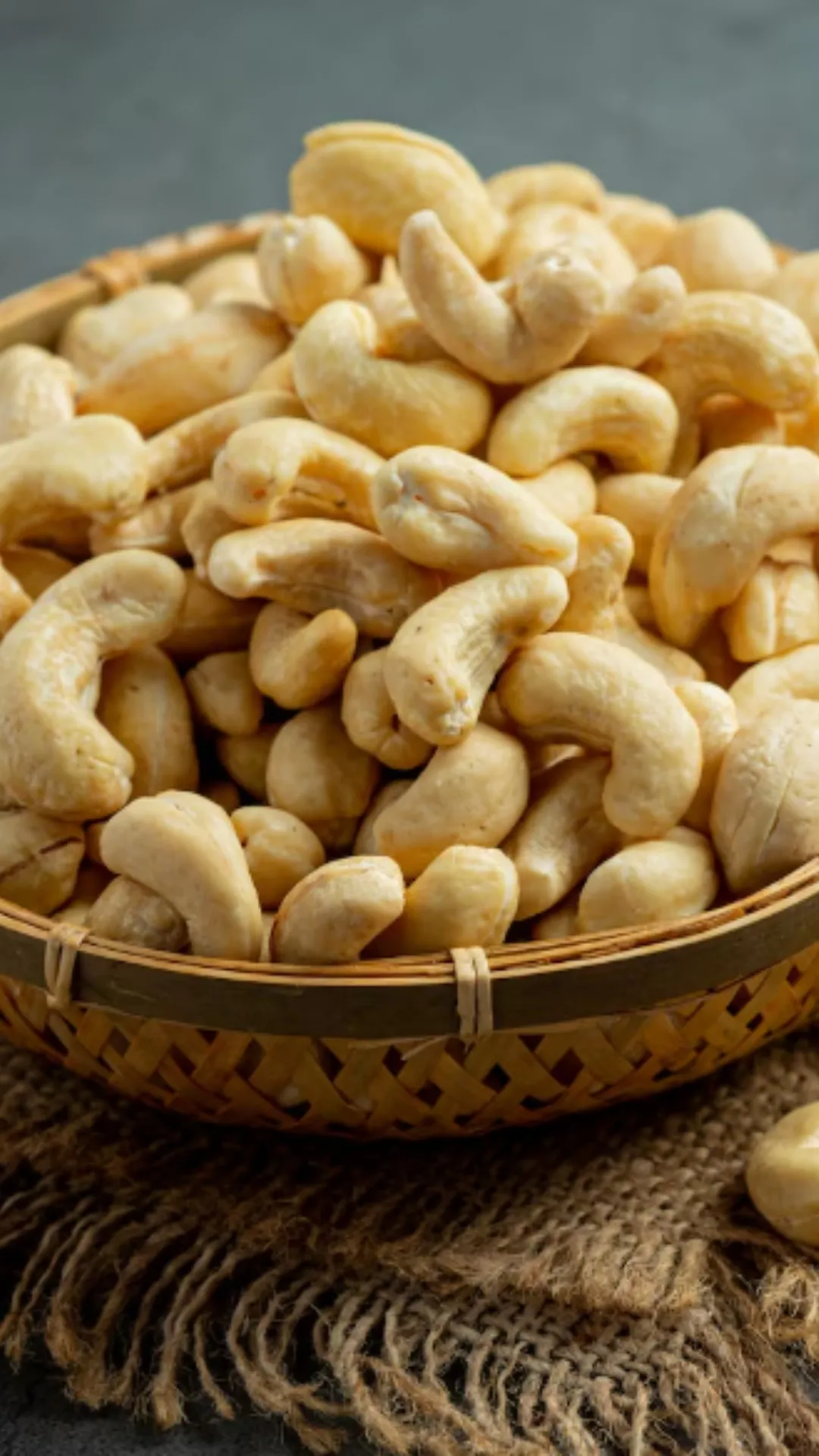 काजू शरीर के किस अंग के लिए सबसे ज्यादा फायदेमंद?