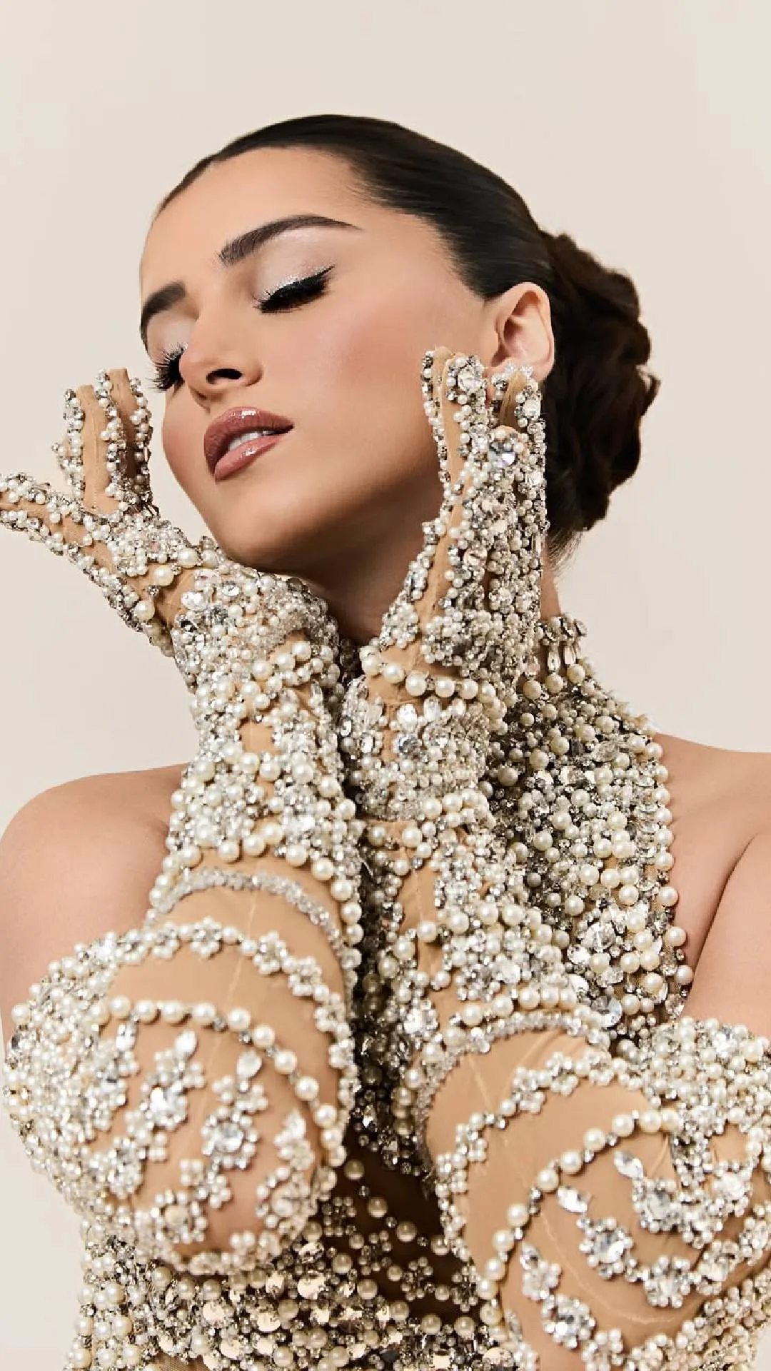 हीरे-मोतियों से सजीं तारा सुतारिया, ग्लैम अवतार में मनाया बर्थडे