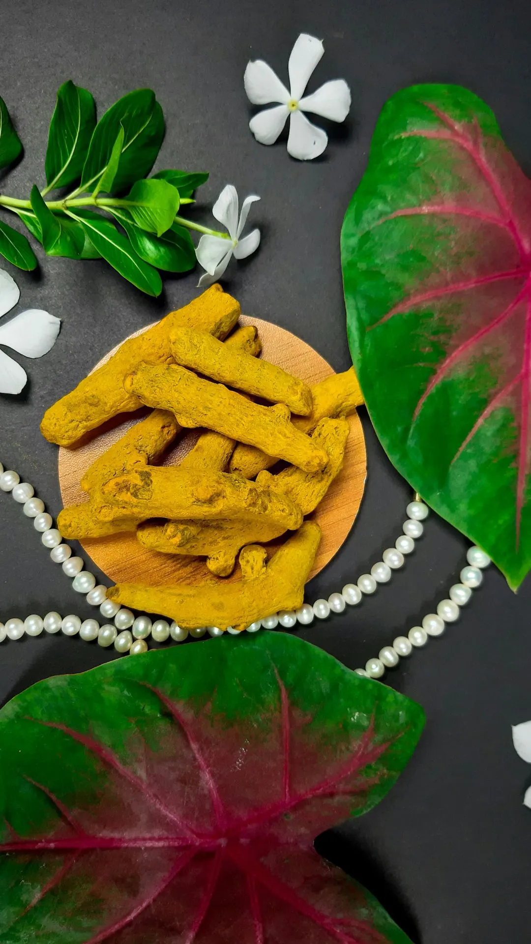 गुरुवार के दिन हल्दी का दान करने से क्या होता है?