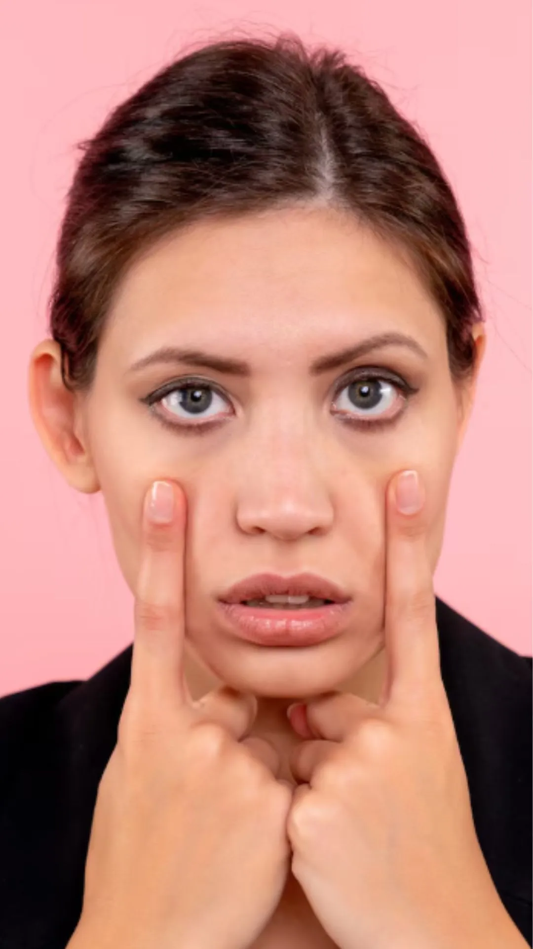 आंखों के नीचे के काले घेरे को कैसे हटाएं?