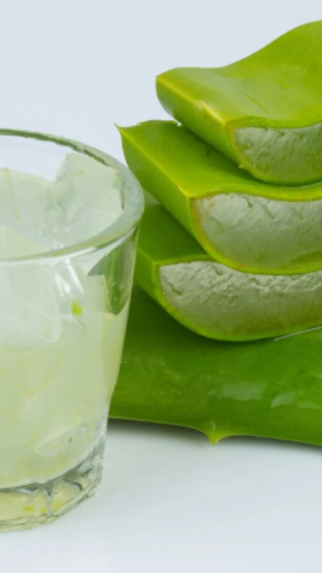 बालों पर एलोवेरा कैसे लगाएं?