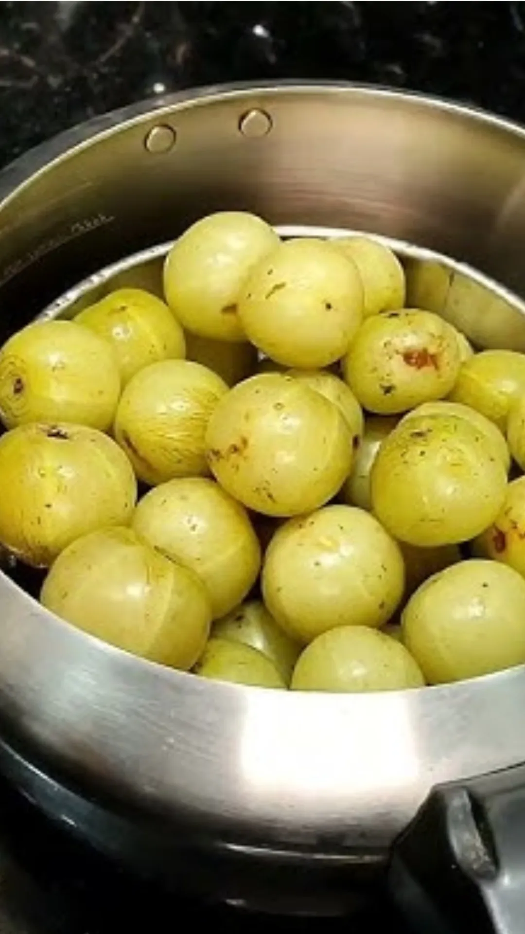 भाप में पका आंवला खाने से क्या होता है?