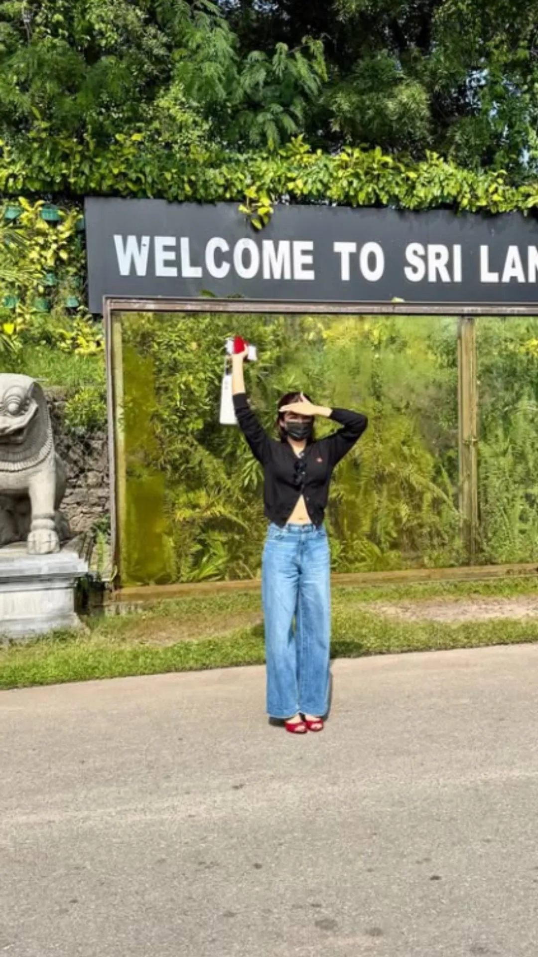 शादी की खबरों के बीच छुट्टियां मनाने पहुंची रश्मिका मंदाना