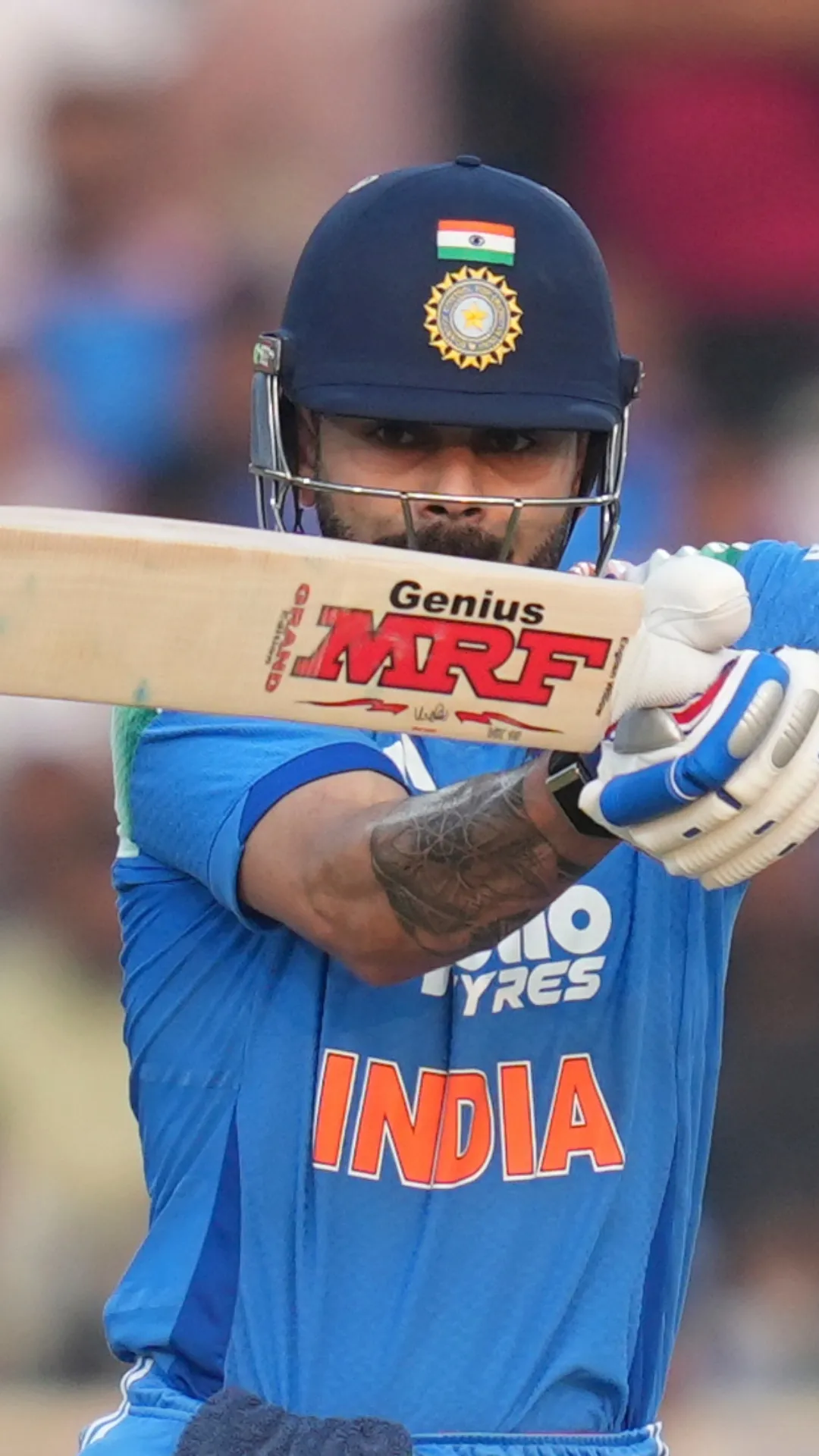 विराट कोहली ने साउथ अफ्रीका के खिलाफ तीसरे वनडे मैच में नाबाद 65 रन बनाए। यह मैच साल 2025 में विशाखापत्तनम के मैदान पर खेला गया था।