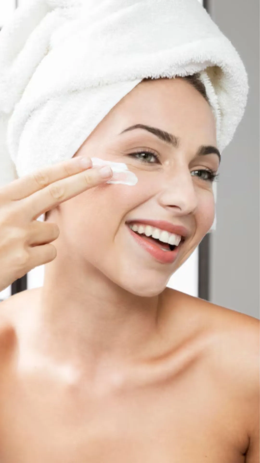 रात को सोने से पहले चेहरे पर कच्चा दूध लगाने से क्या होता है? 