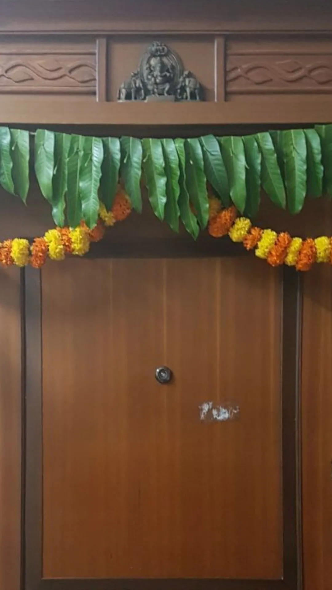 आम के पत्ते या फूल? जानिए घर के लिए कौन-सी बंदनवार है शुभ