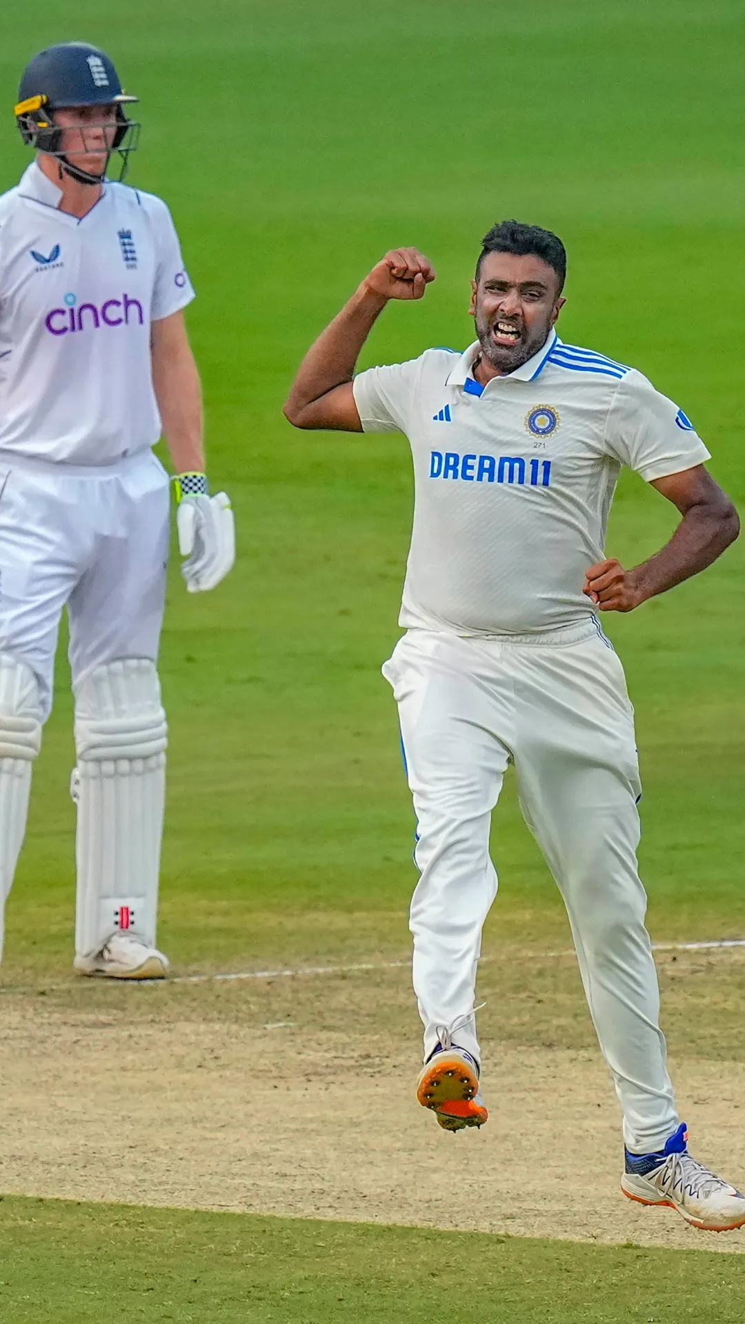 टेस्ट क्रिकेट में सबसे ज्यादा 5 विकेट हॉल लेने वाले गेंदबाज