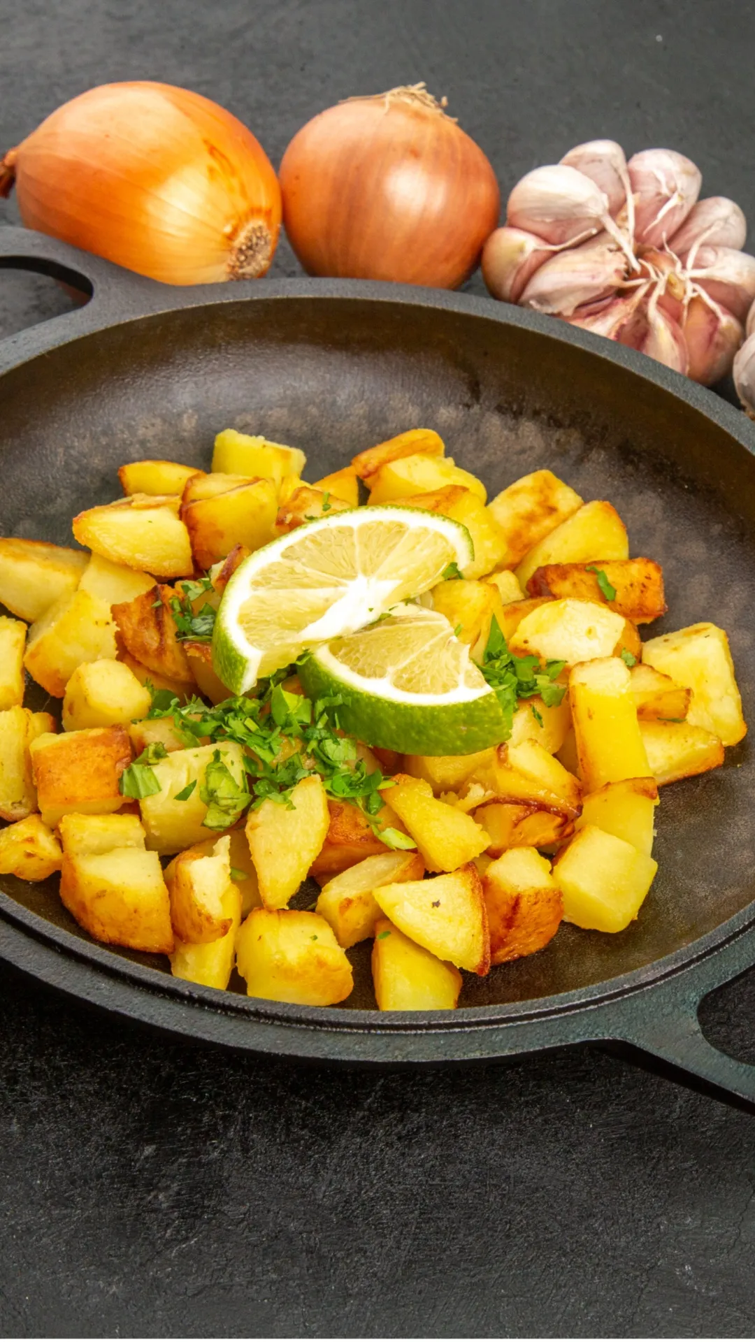 लोहे की कड़ाही में किन चीजों को नहीं पकाना चाहिए?