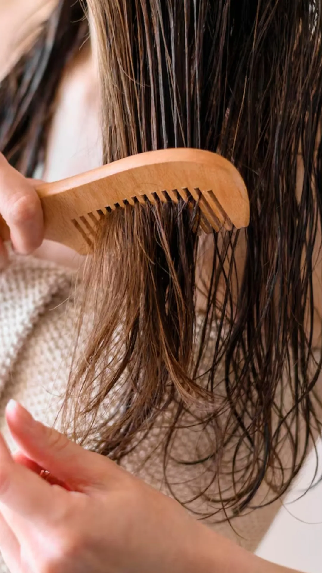 बालों से फ्रिजीनेस कैसे दूर करें?