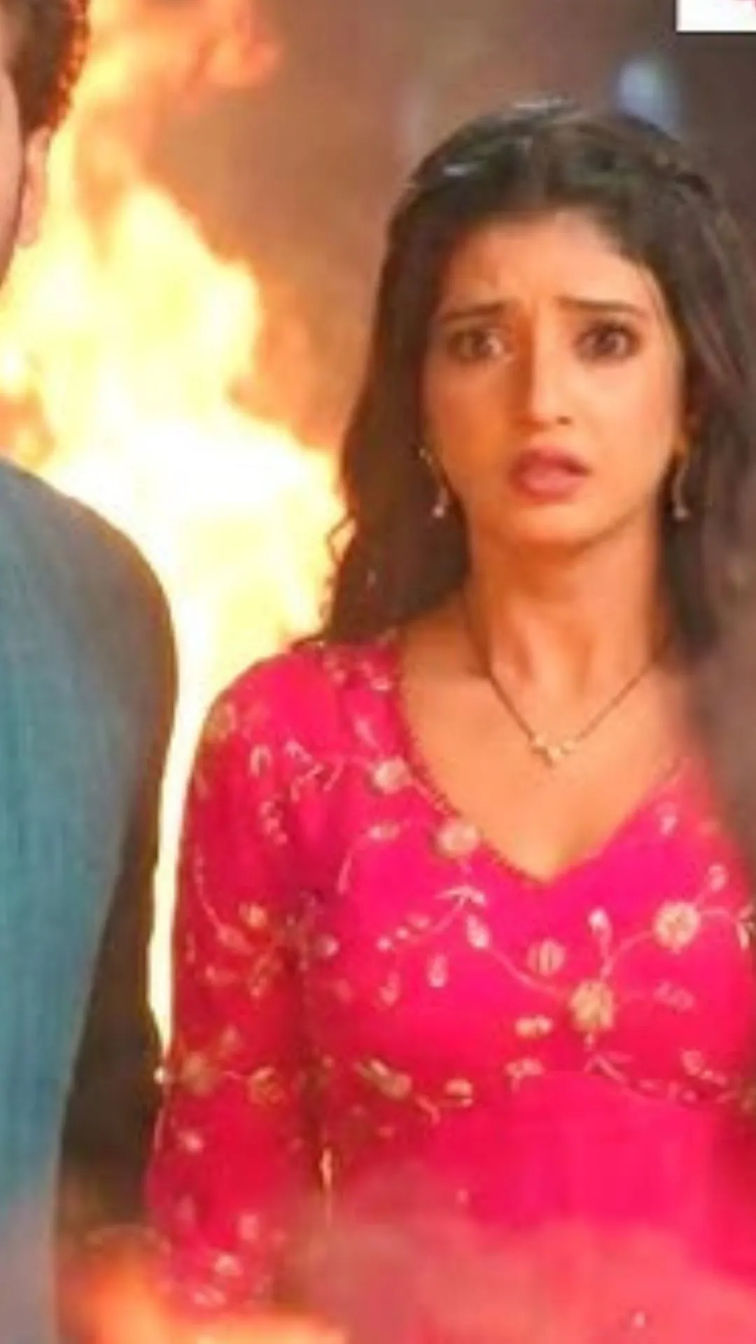 YRKKH: आग में फंसी अभिरा, मेहर का घिनौना षड्यंत्र वाणी को करेगा बर्बाद